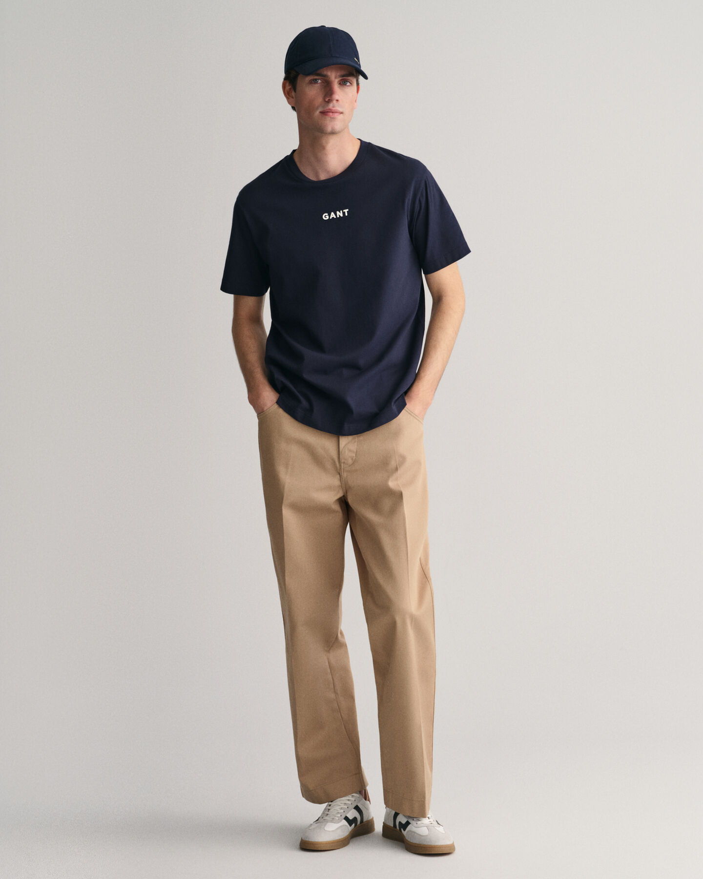 T-shirt GANT Logo piccolo a contrasto