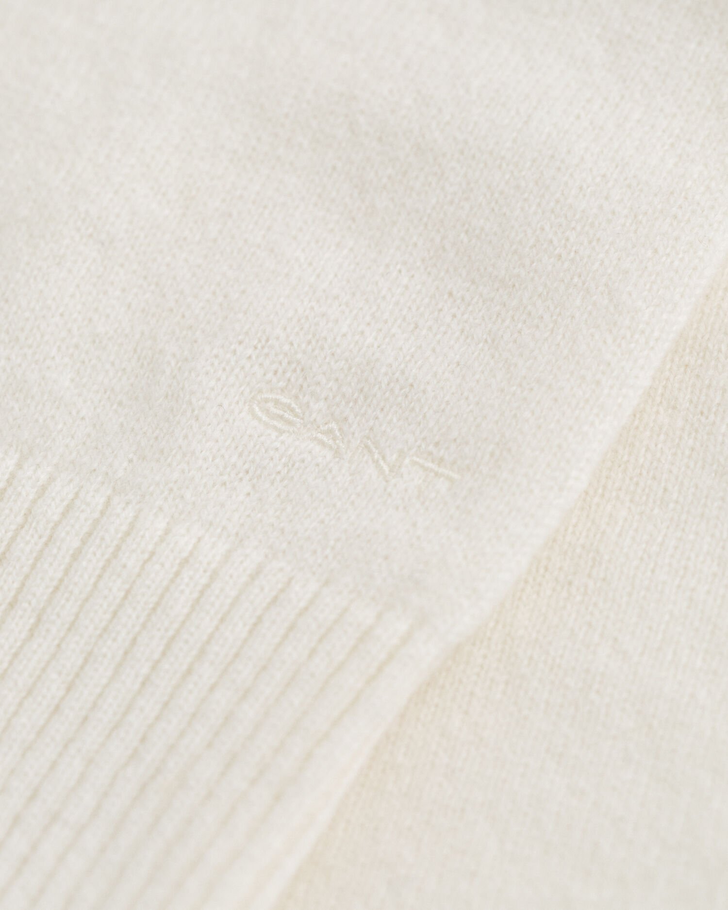 Maglia a collo alto in finissima lana d’agnello