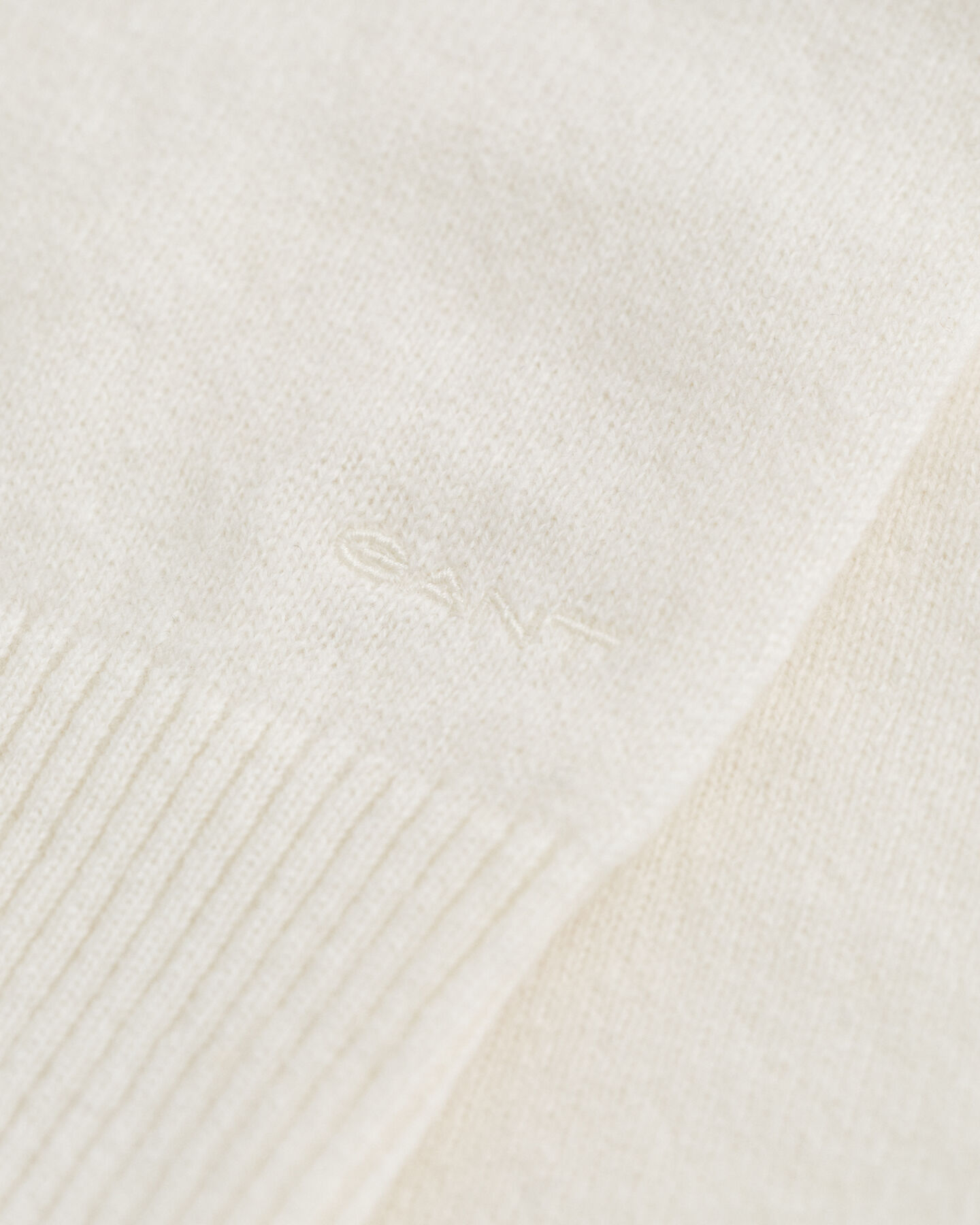 Maglia a collo alto in finissima lana d’agnello