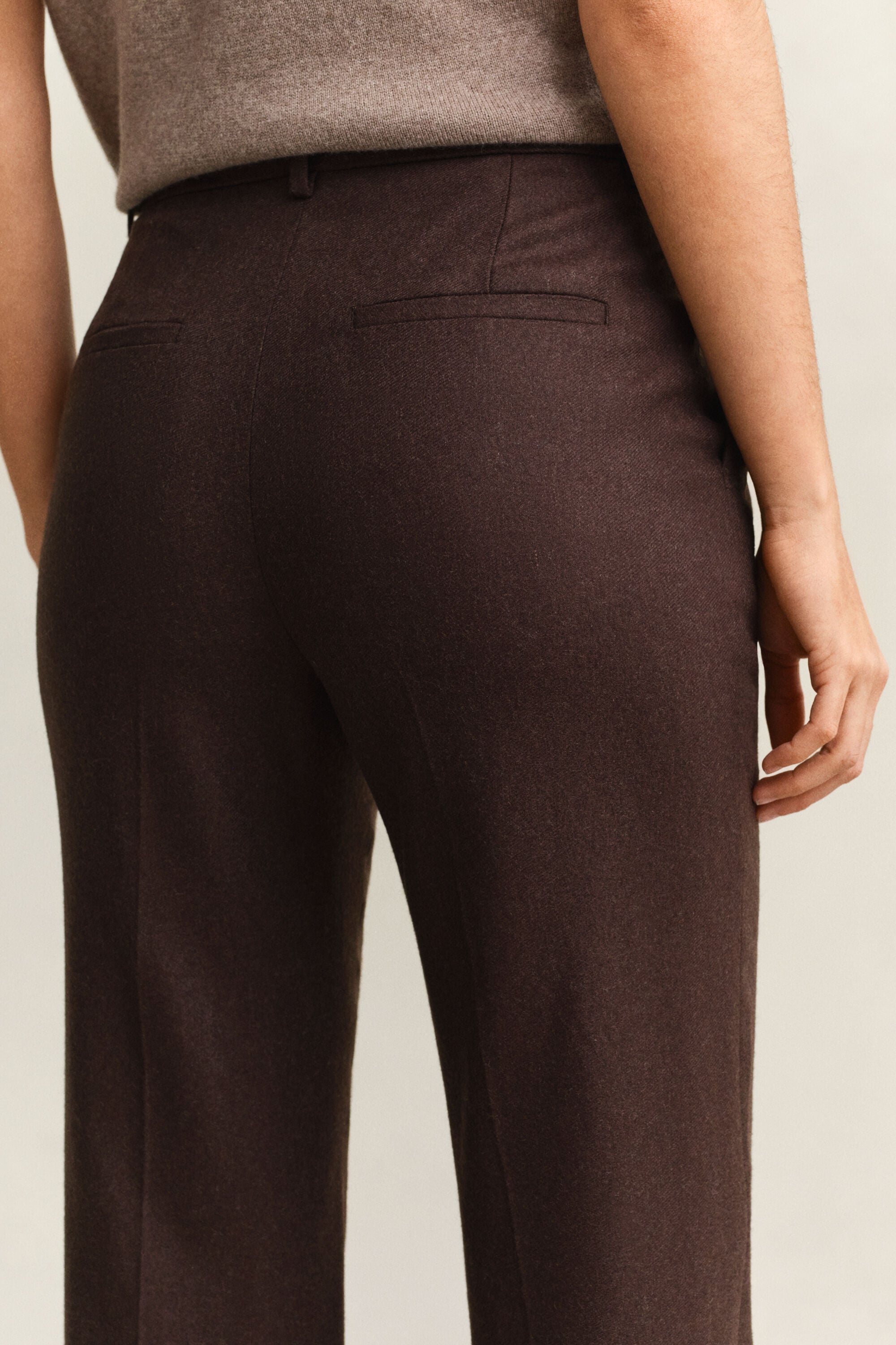 Pantaloni slim svasati in flanella