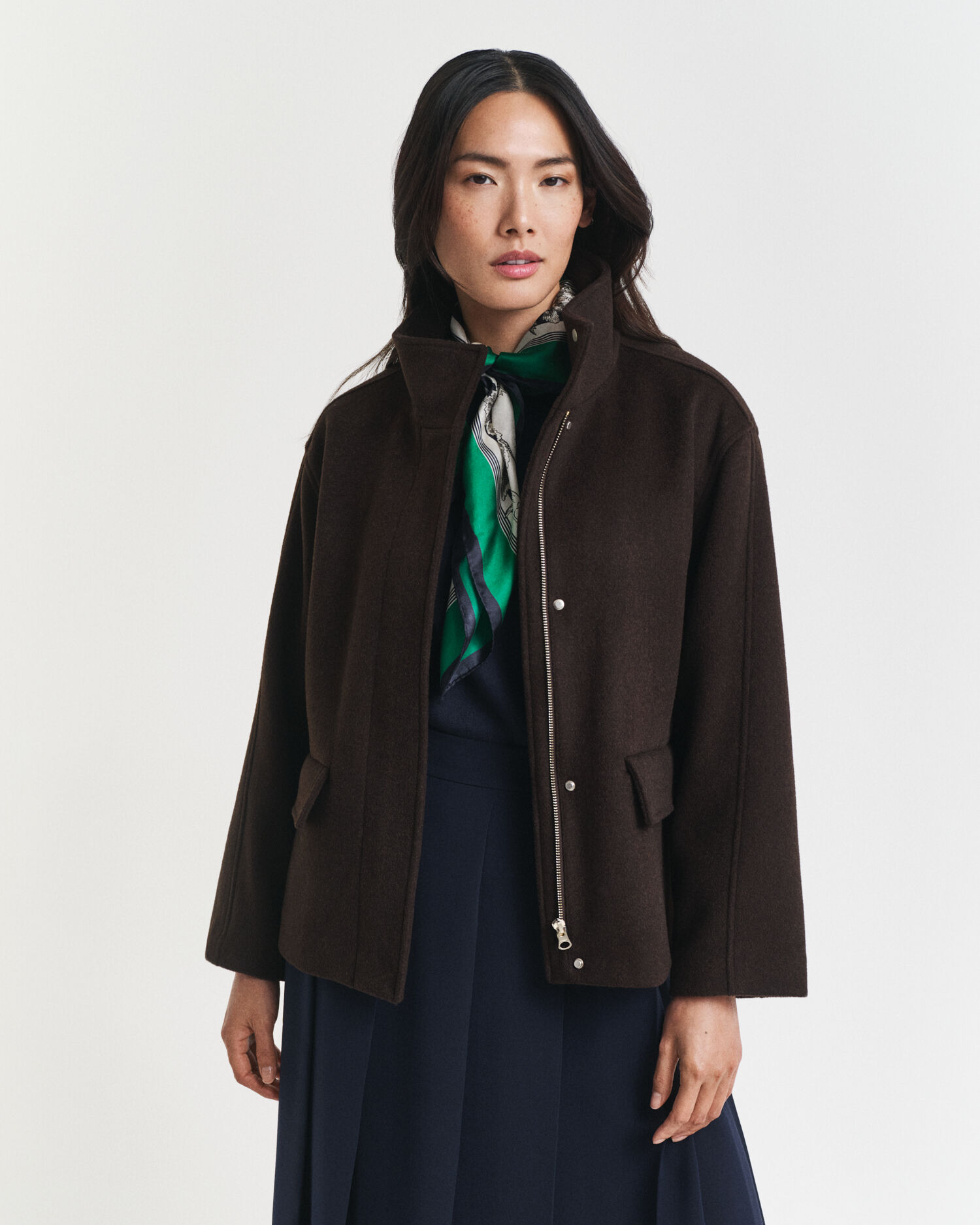 Giacca corta con zip in lana