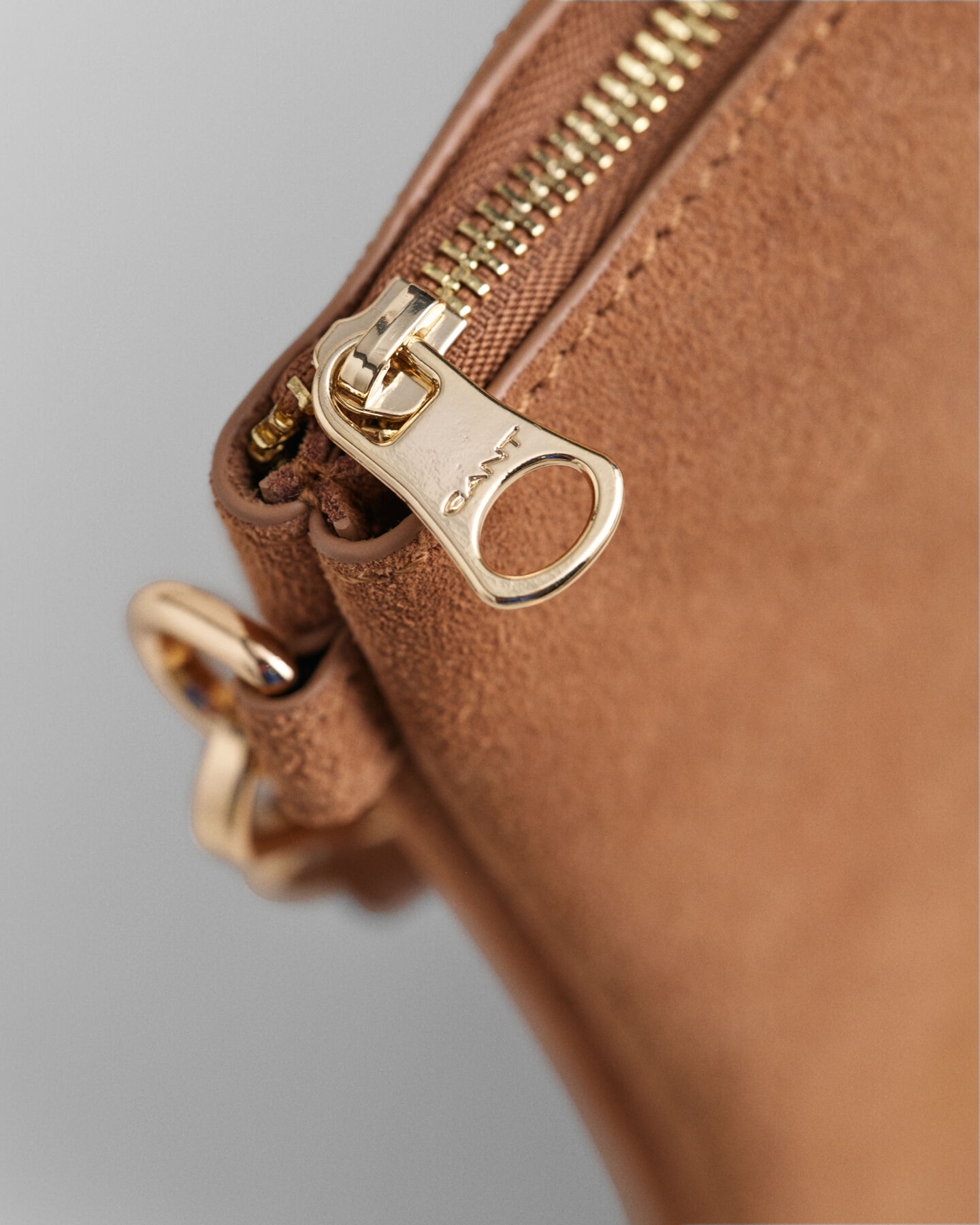 Borsa a tracolla in camoscio