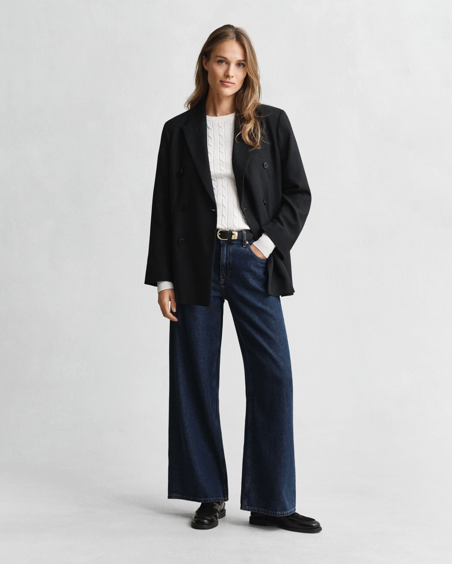 Maglia girocollo in cotone elasticizzato a trecce