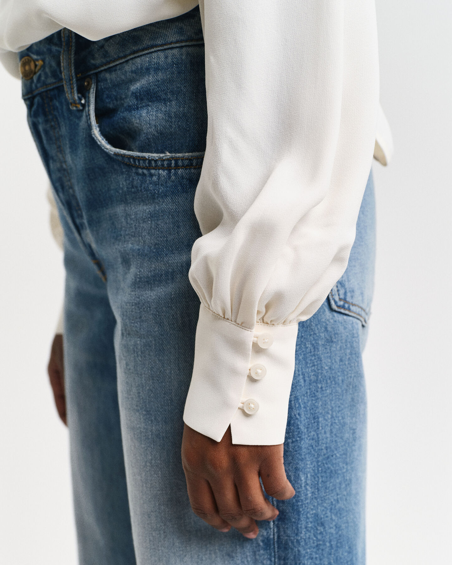 Blusa con finto collo alto