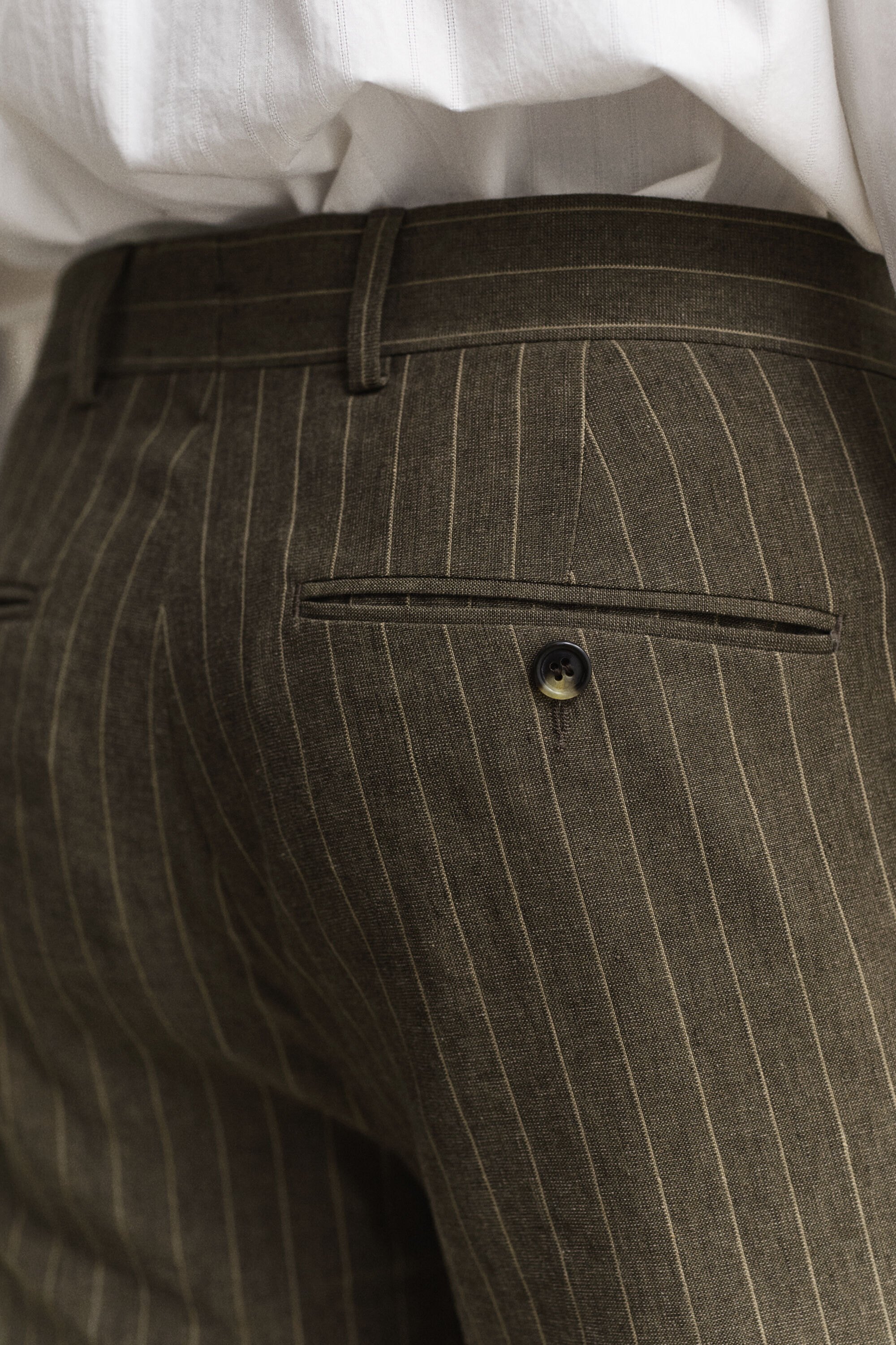 Pantaloni gessati eleganti