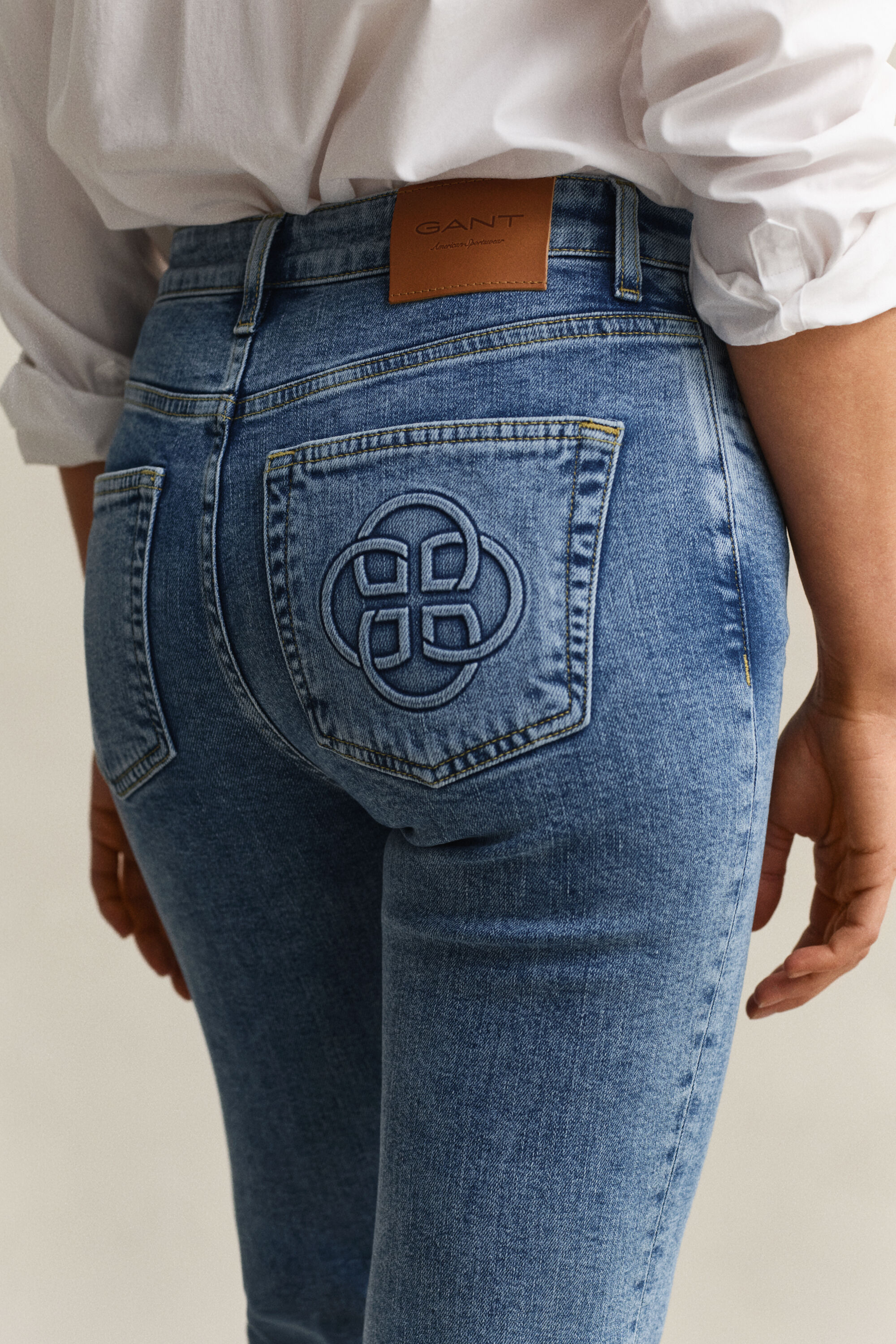 Jeans svasati con motivo Monogram