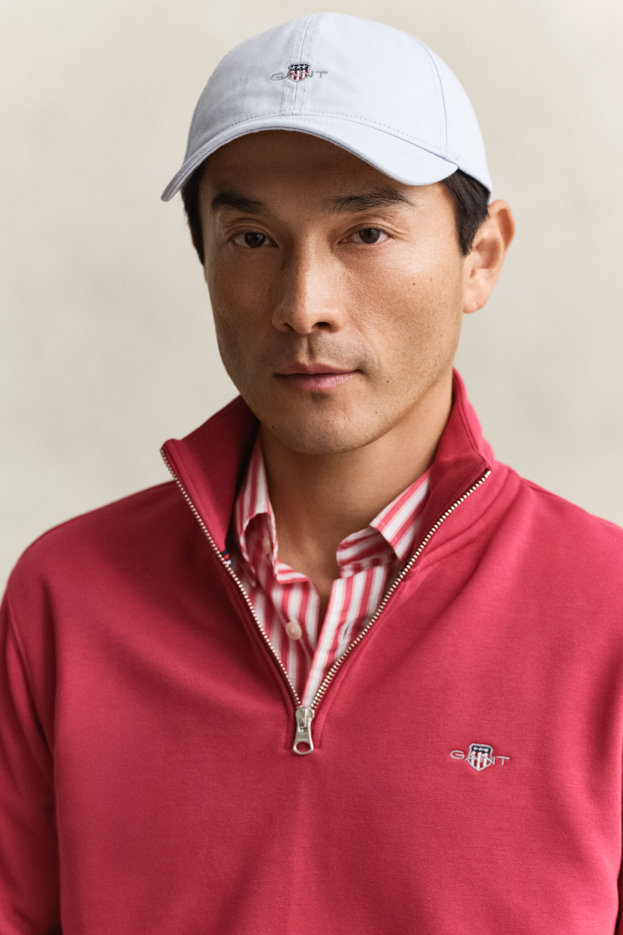 Felpa Shield con zip corta