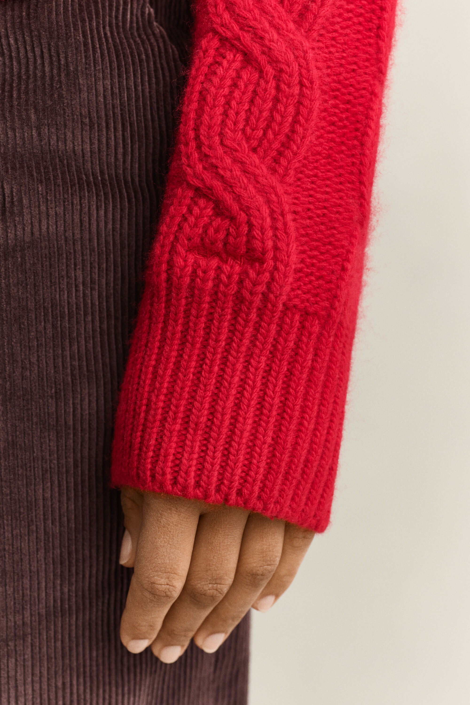 Maglia in misto lana con lavorazione a trecce