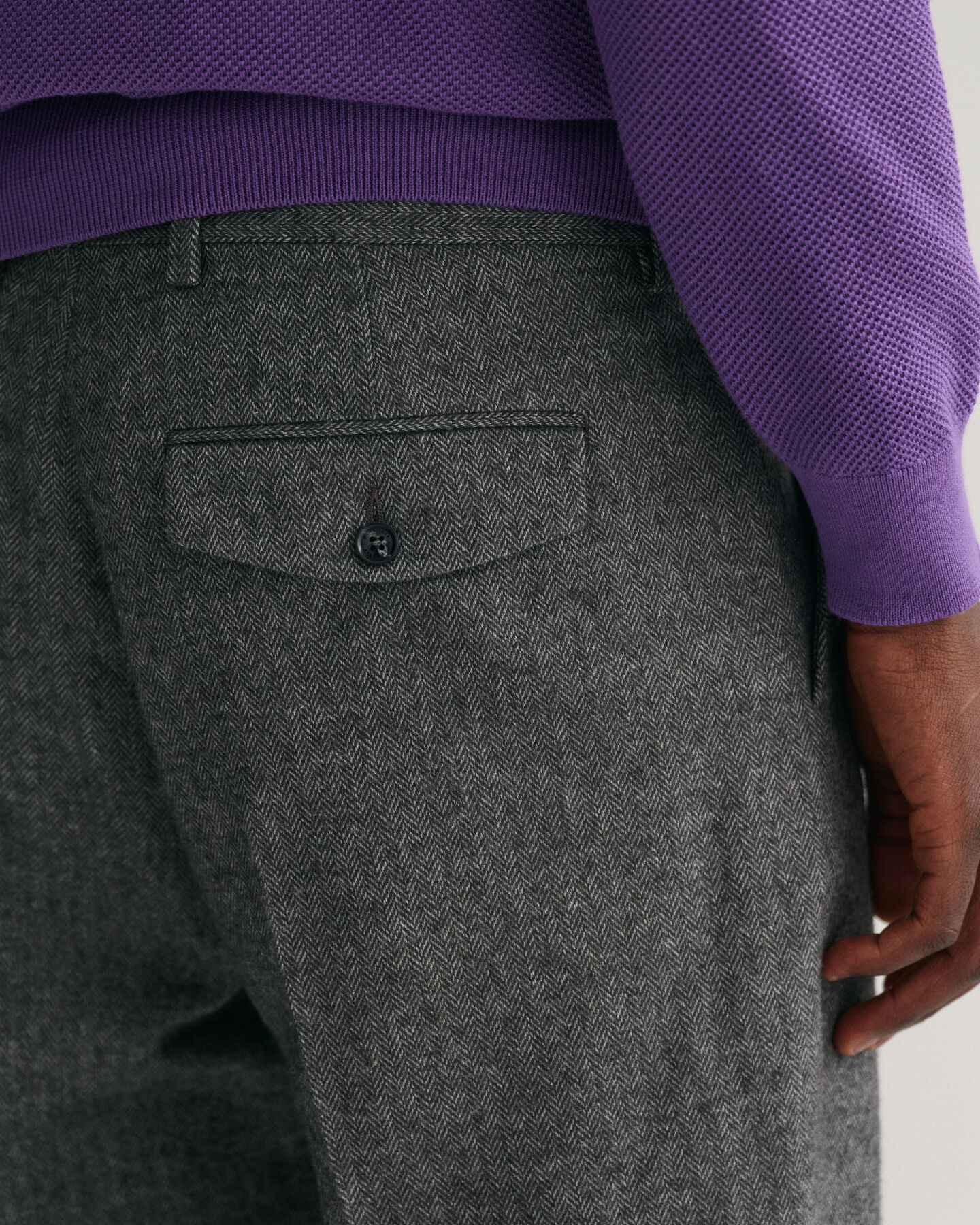 Pantaloni con motivo a spina di pesce stretti in fondo