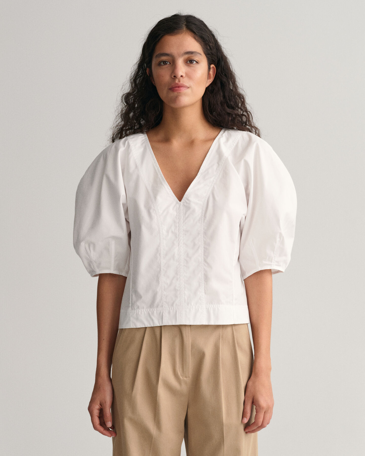 Top con scollo a V e maniche a palloncino