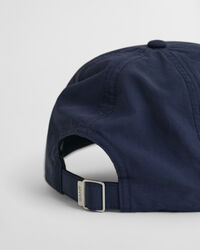 Cappellino effetto stropicciato con grafica piccola