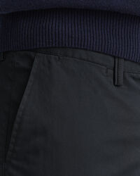 Pantaloni chino Hallden in twill slim fit