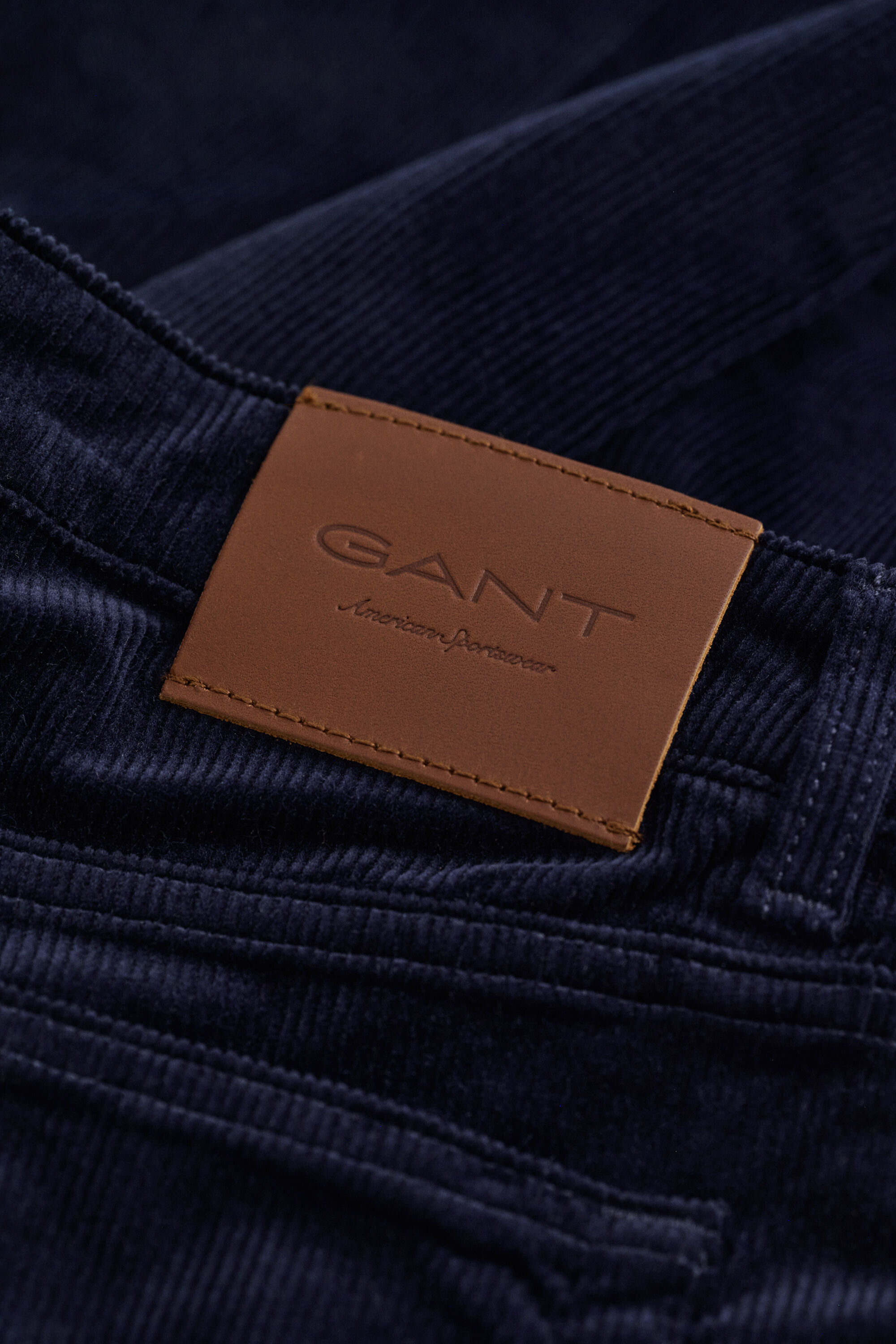 Jeans svasati in velluto a coste