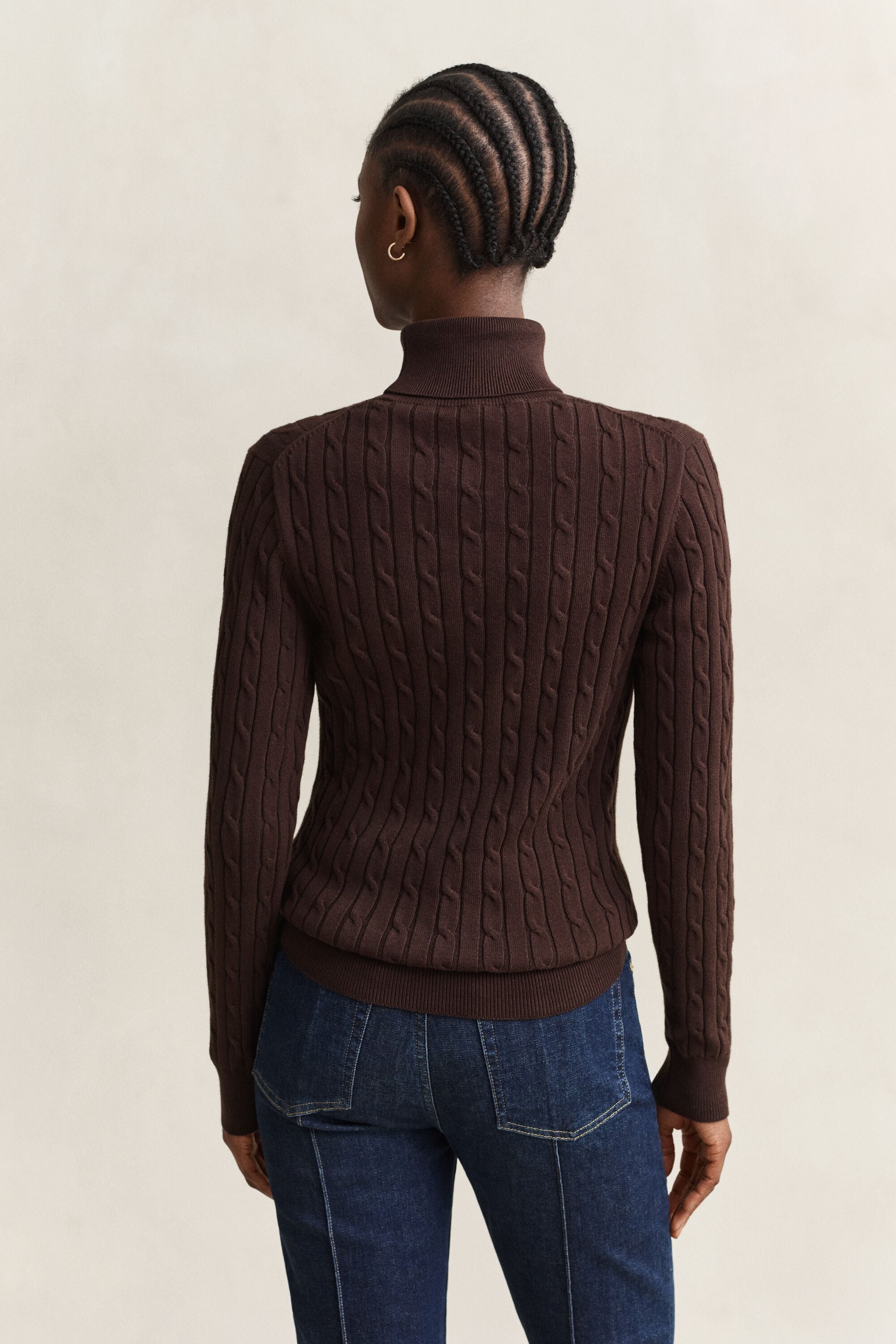 Maglia a collo alto in cotone elasticizzato a trecce