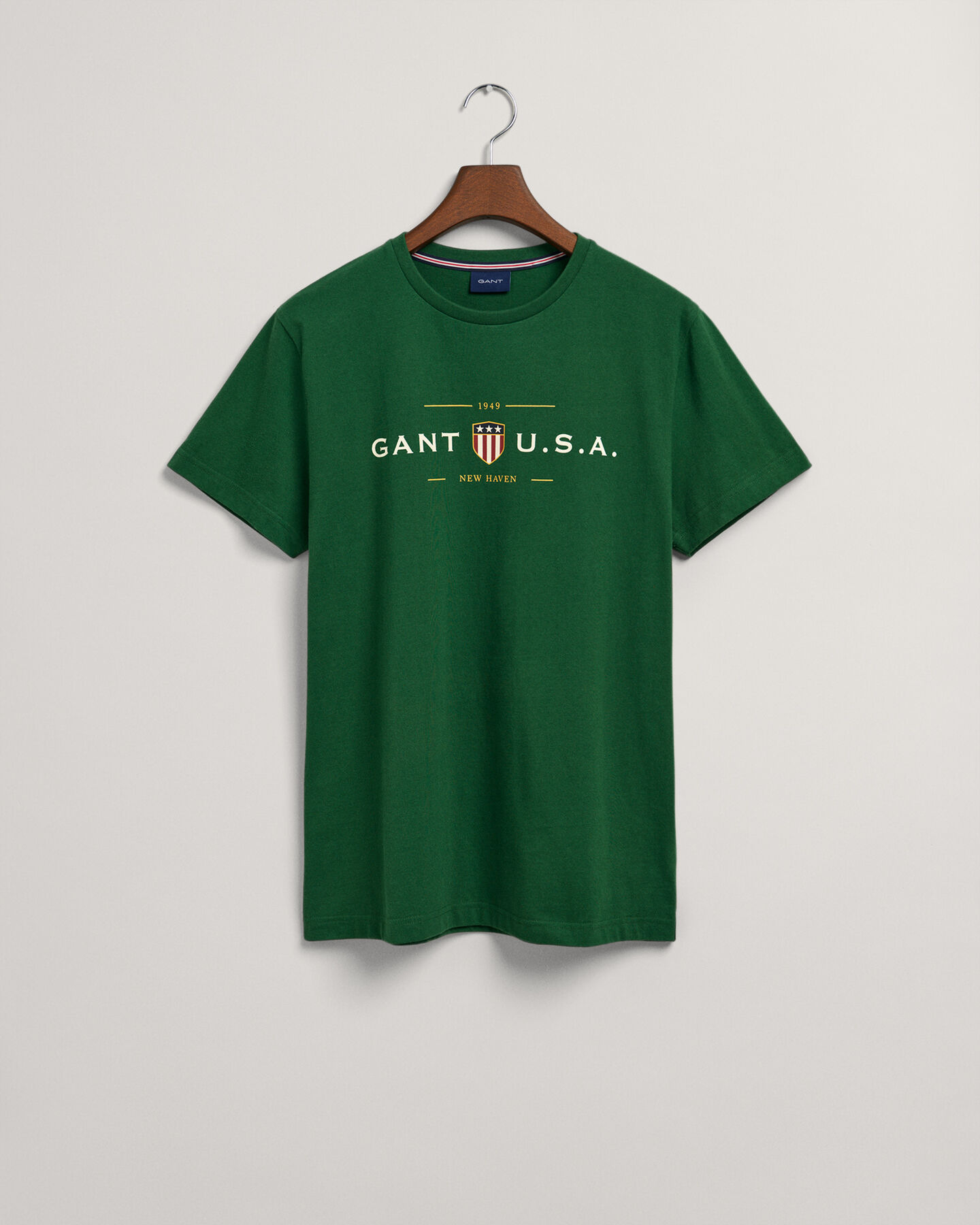 T-shirt Banner Shield