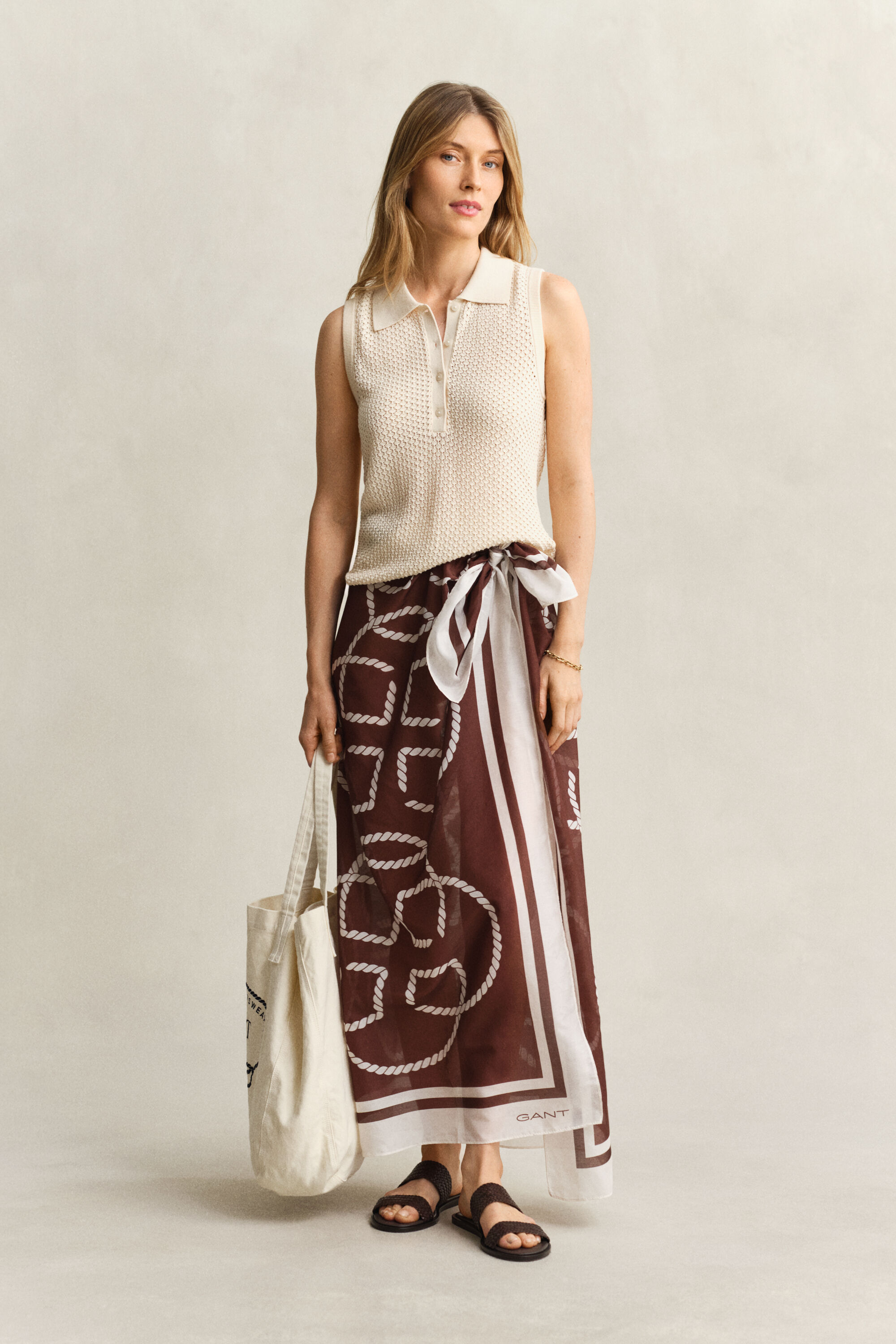 Top in pizzo smanicato