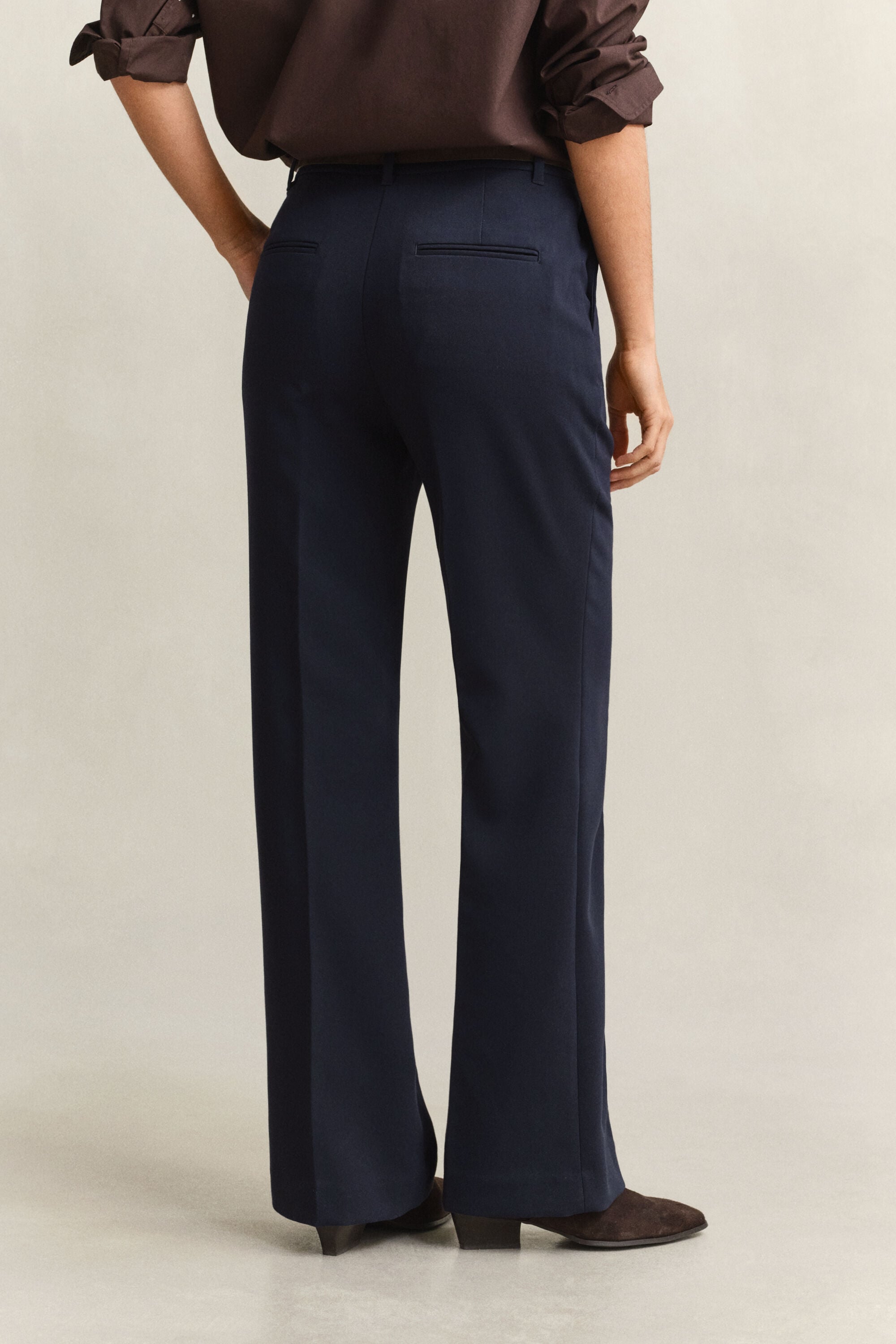 Pantaloni eleganti svasati slim fit