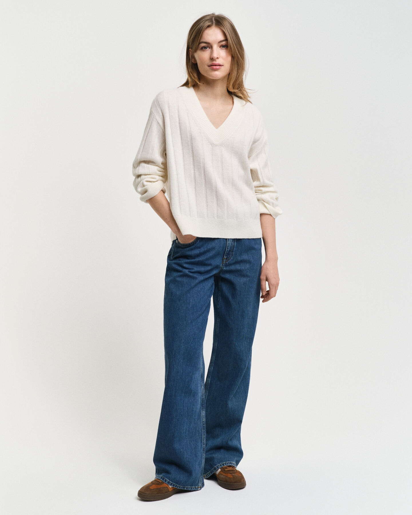 Maglia con scollo a V a coste larghe in lana