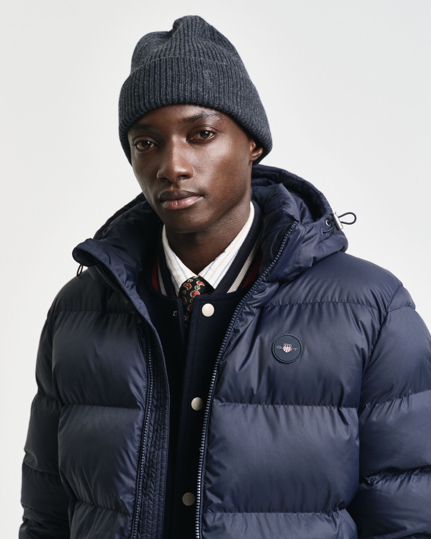 Berretto in lana fine lavorato a maglia