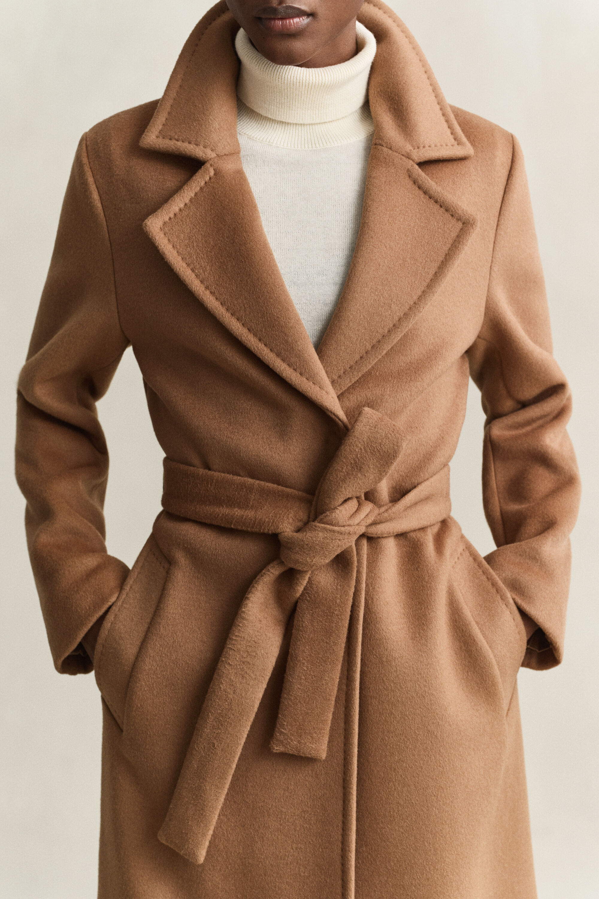 Cappotto con cintura in misto lana