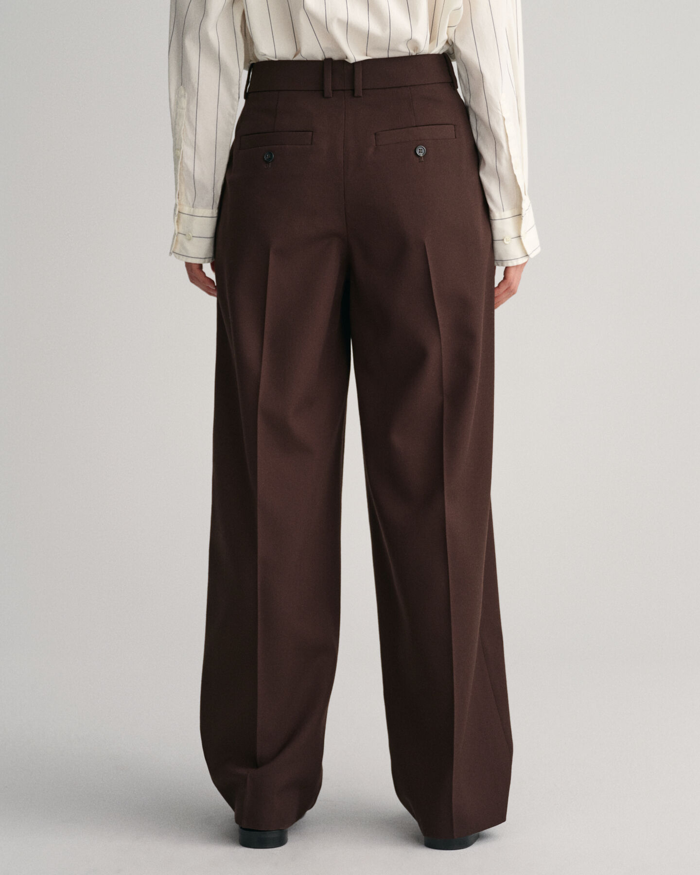 Pantaloni in lana con gamba stretta in fondo relaxed fit