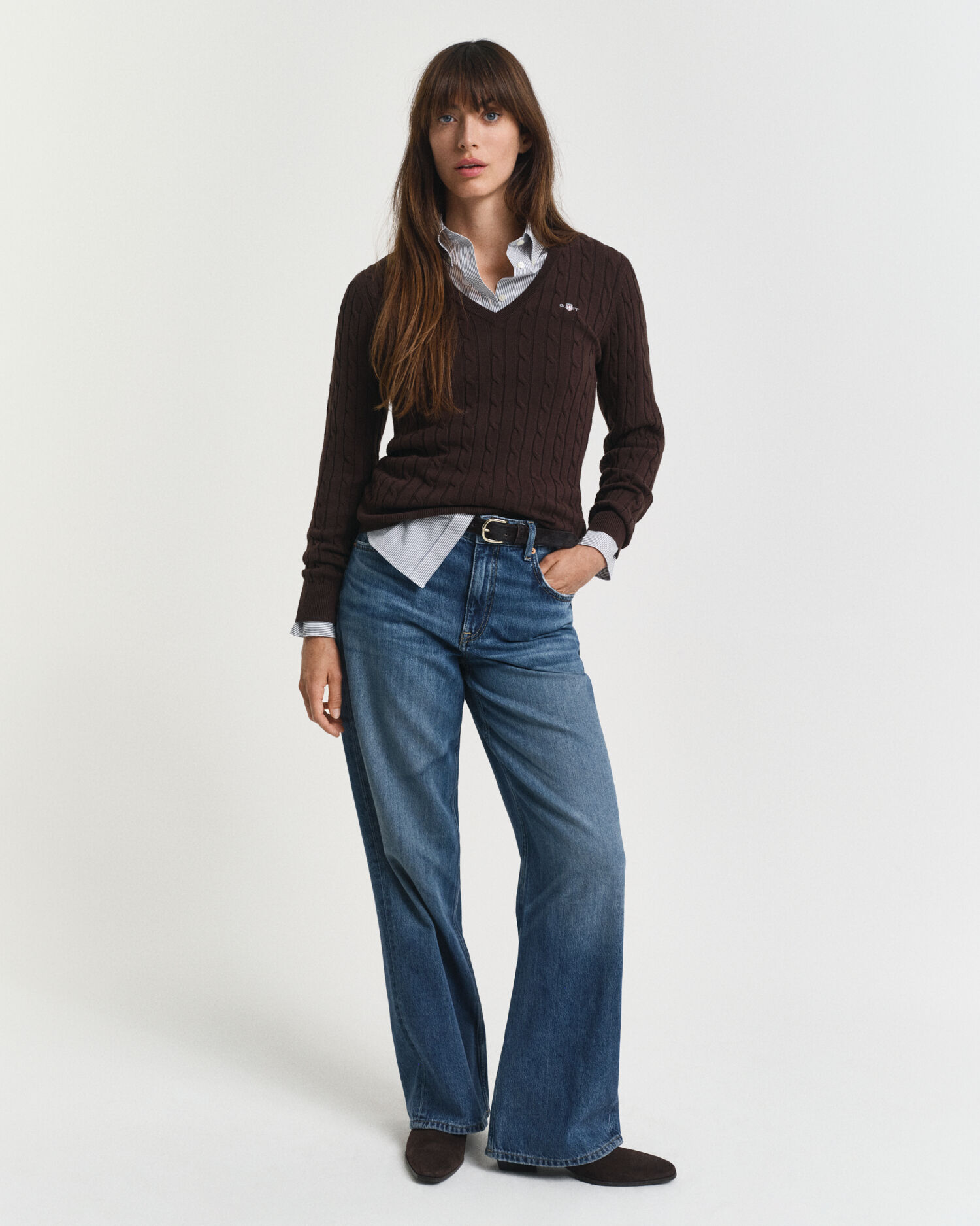 Maglia con scollo a V in cotone elasticizzato a trecce