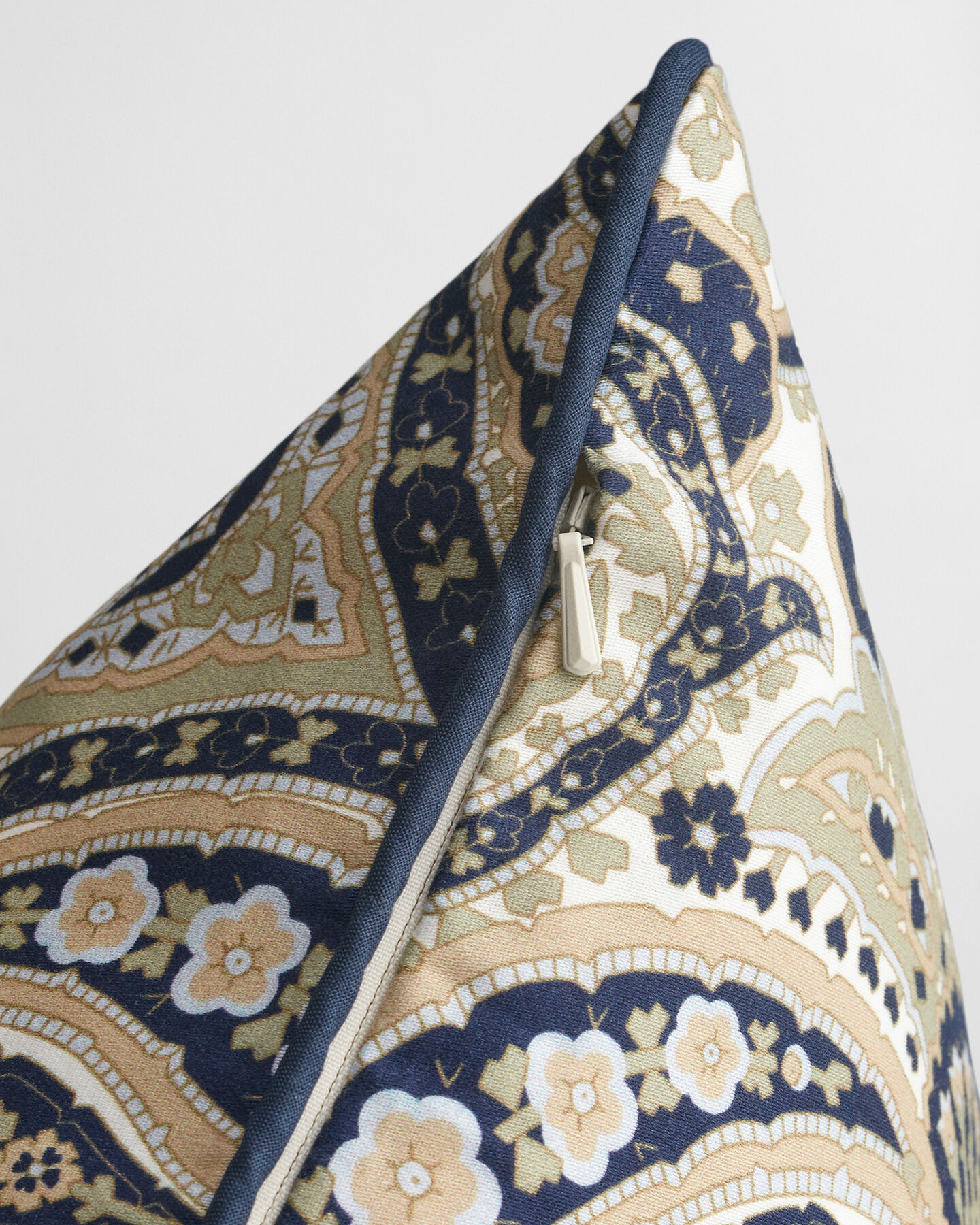 Copricuscino in raso con stampa con motivo cachemire