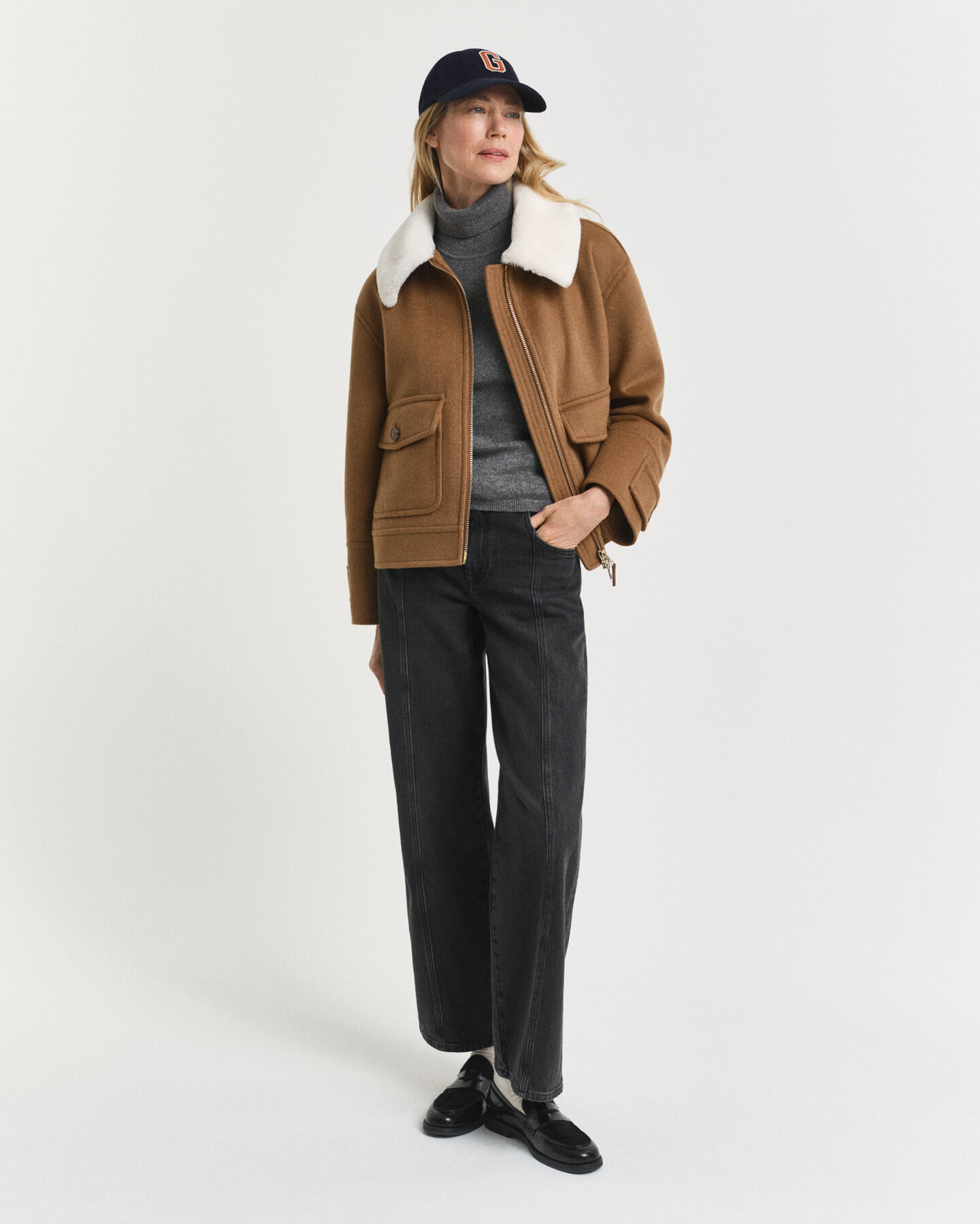 Maglia a collo alto in cashmere a maniche corte