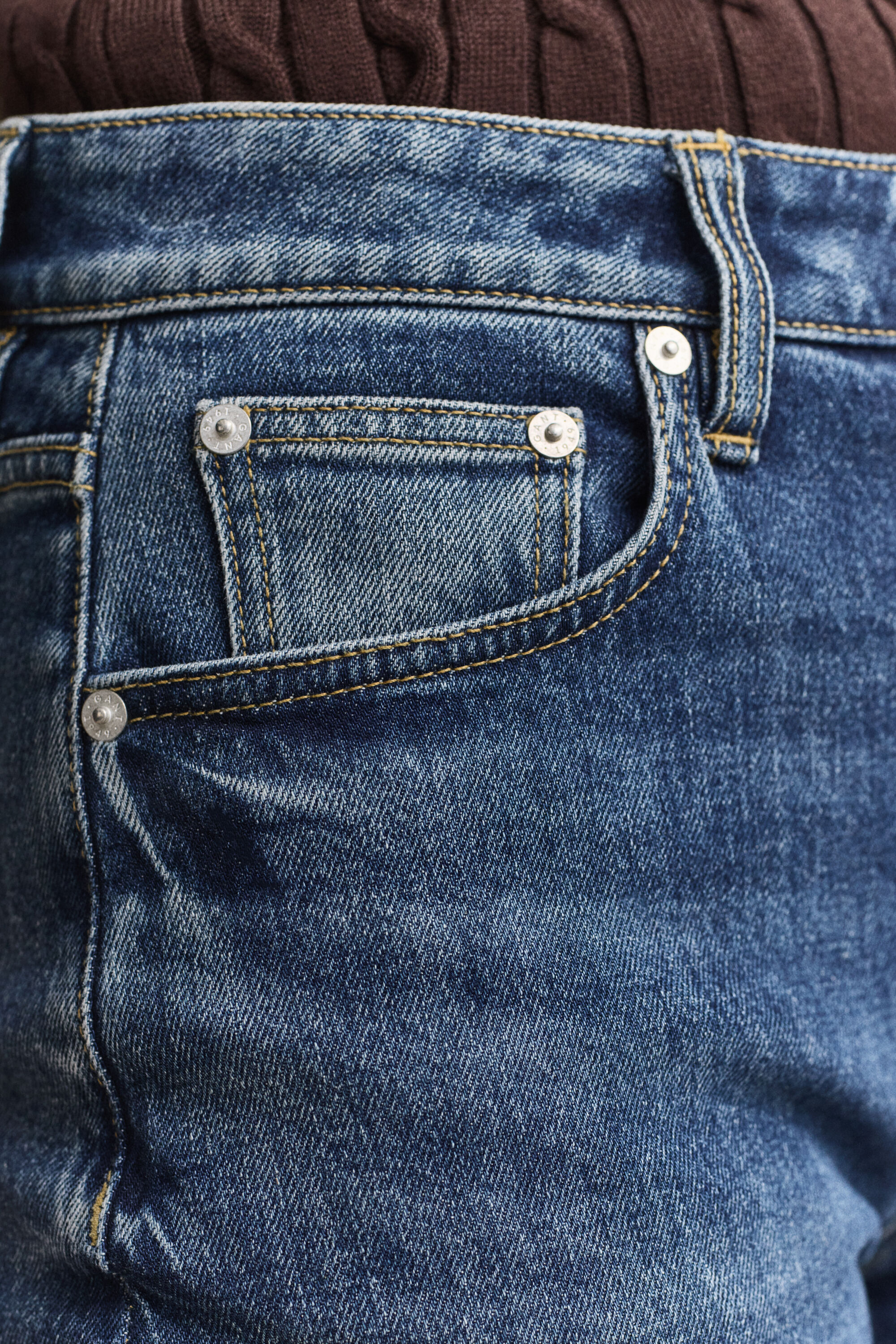 Jeans elasticizzati alla caviglia con gamba dritta