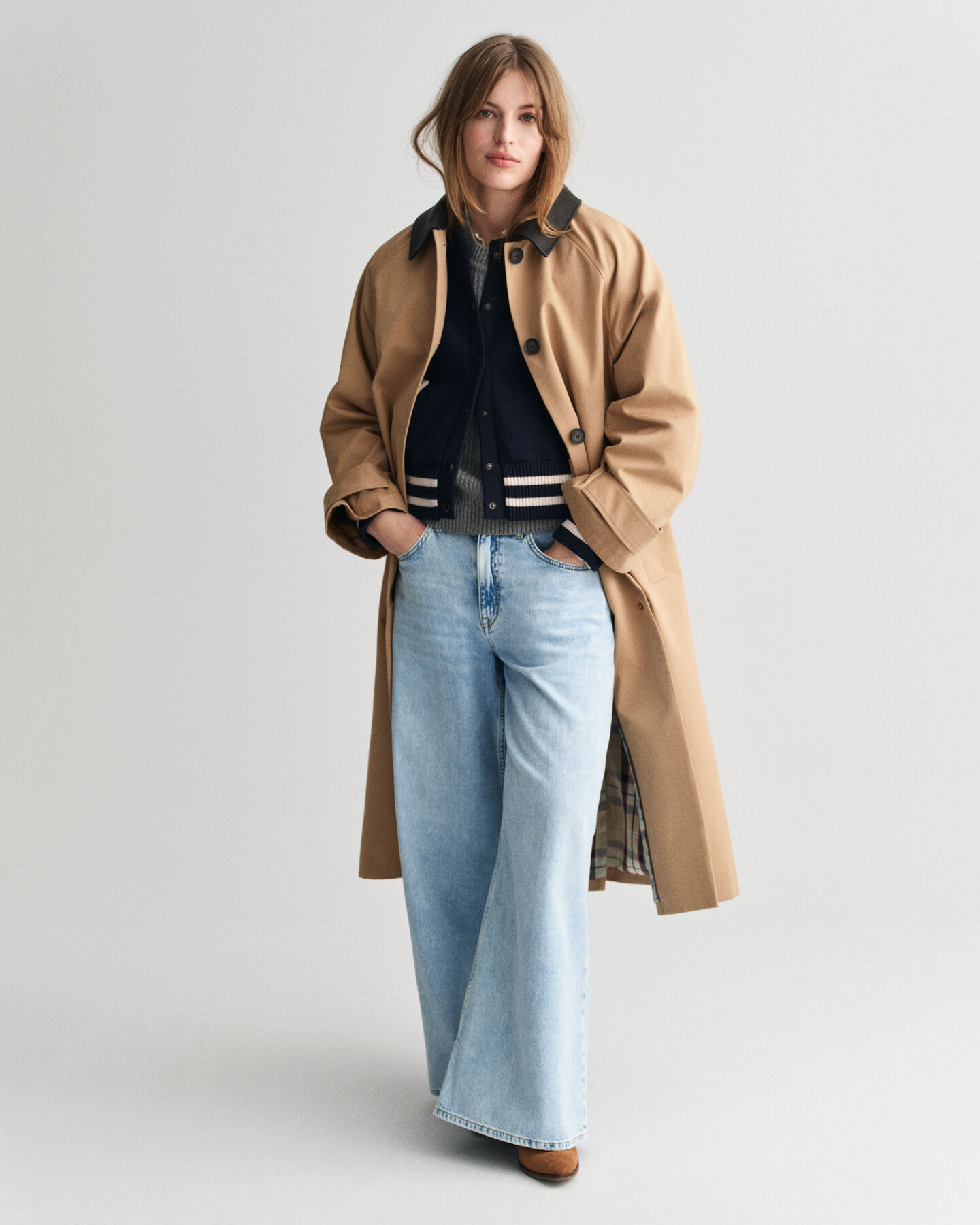 Impermeabile con colletto in pelle