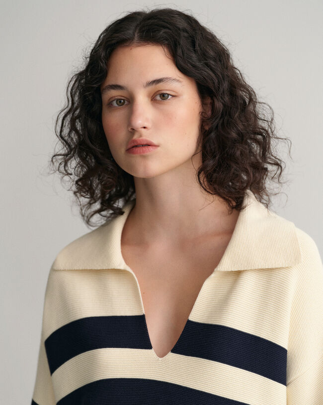 Maglia con colletto aperto breton