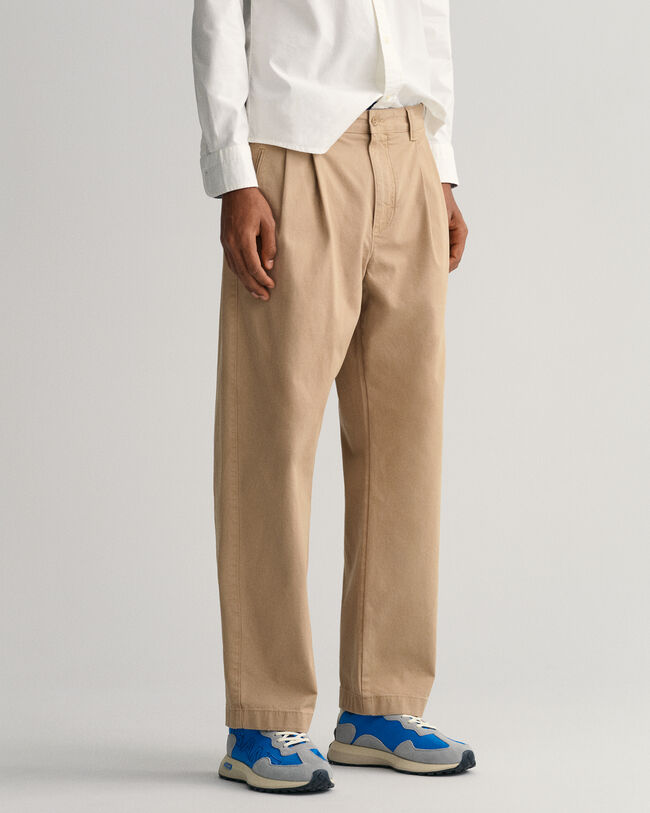 Pantaloni chino con pinces relaxed fit