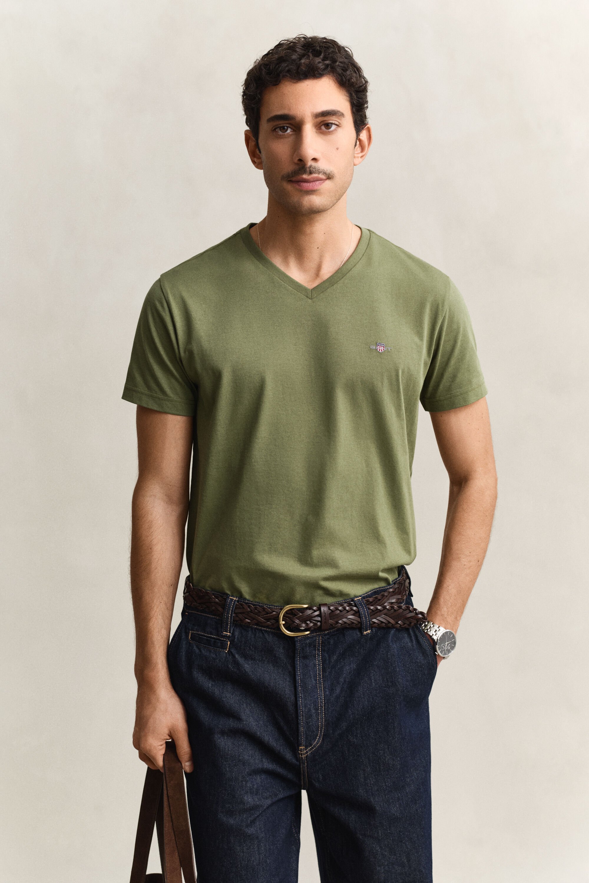 T-shirt Shield con scollo a V slim fit