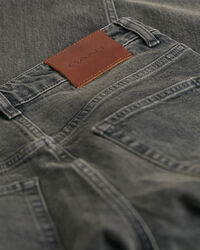 Jeans alla caviglia con gamba dritta