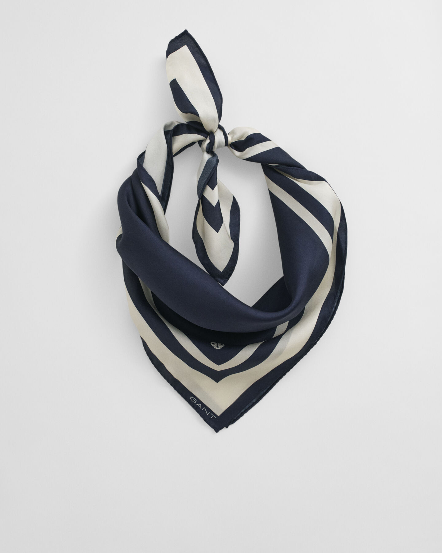 Foulard di seta con monogramma