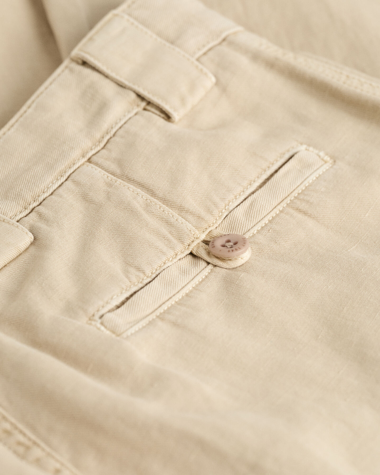 Pantaloni chino in misto cotone-lino plissettati