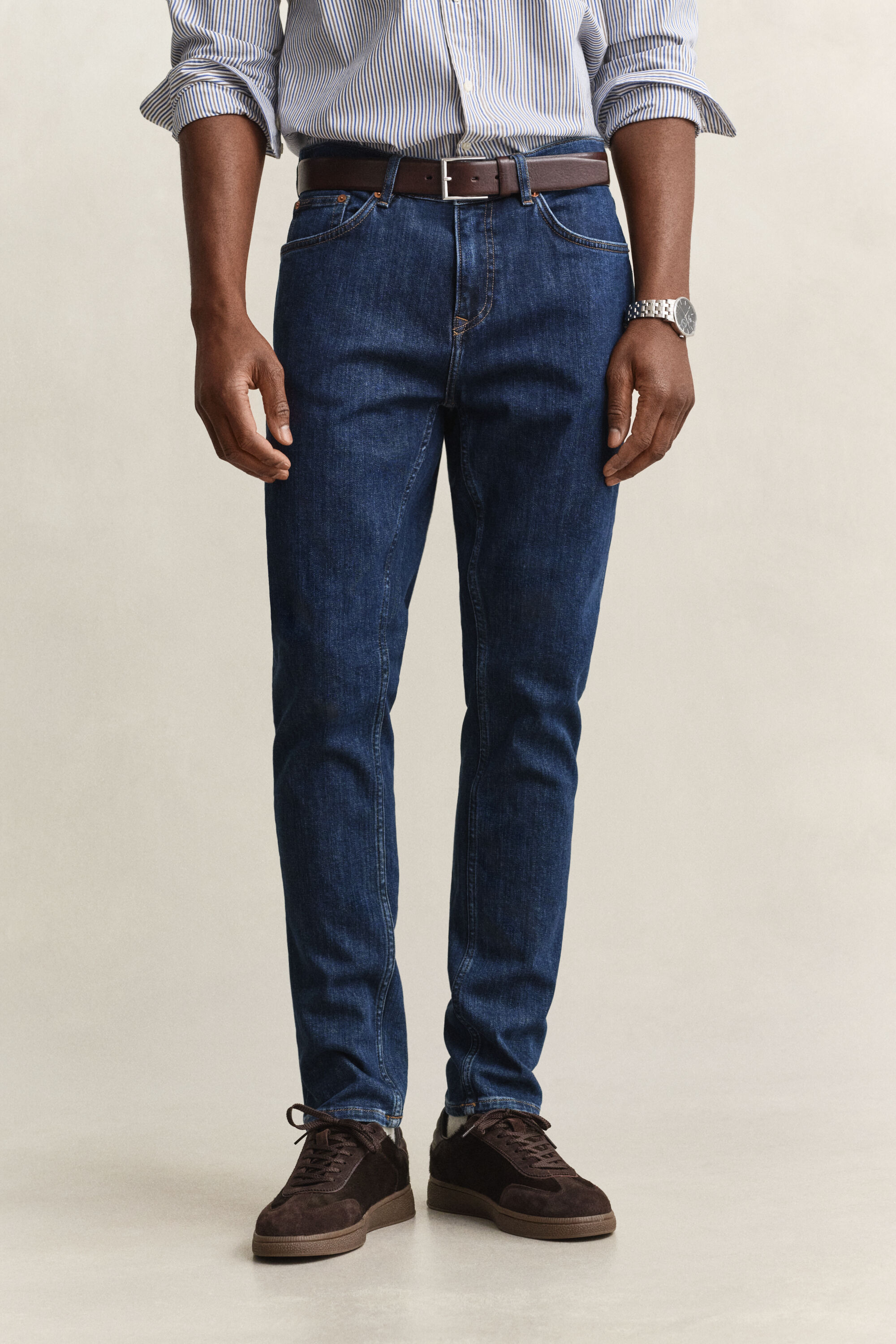 Jeans slim fit con lavaggio uniforme