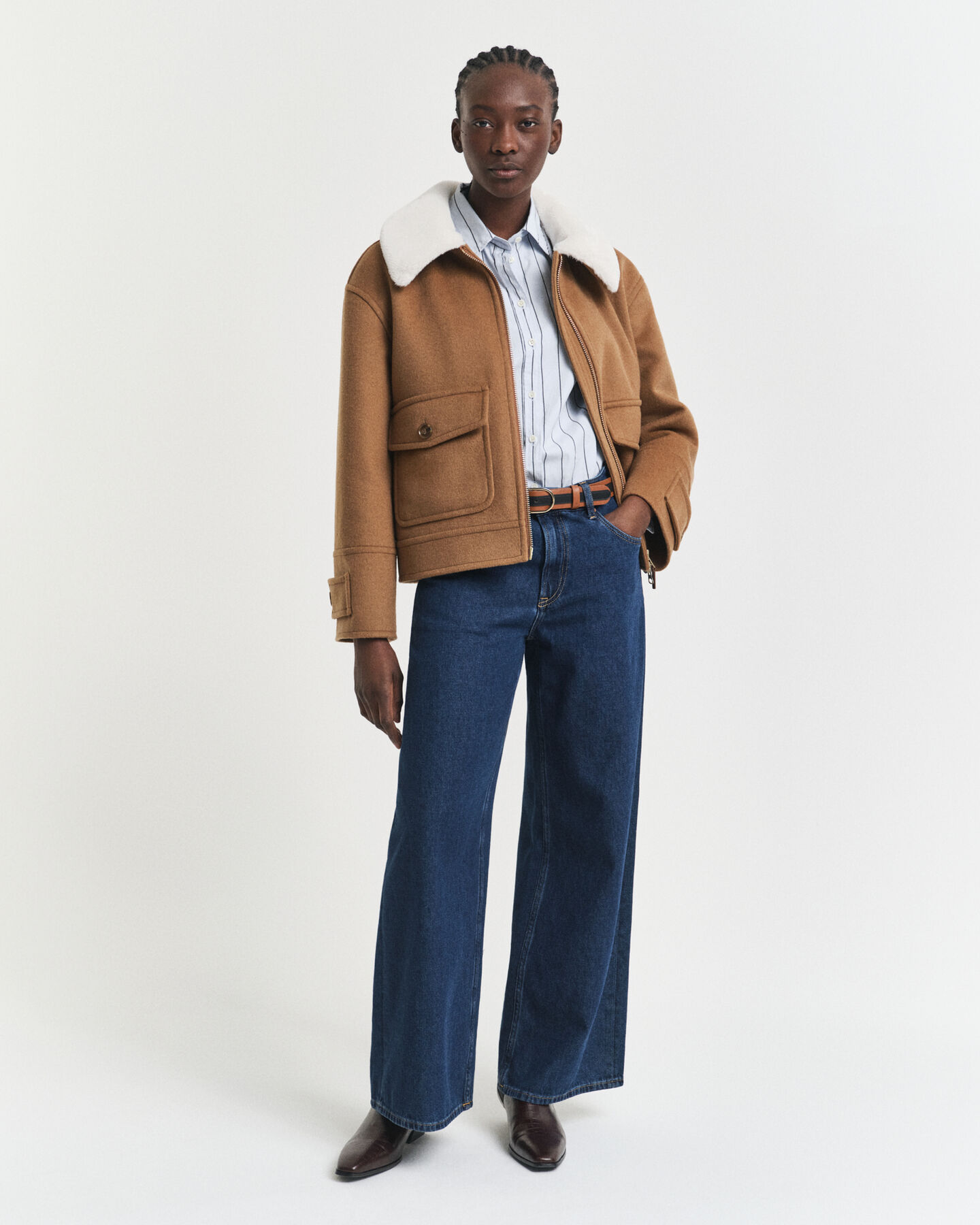 Jeans a vita bassa e gamba ampia