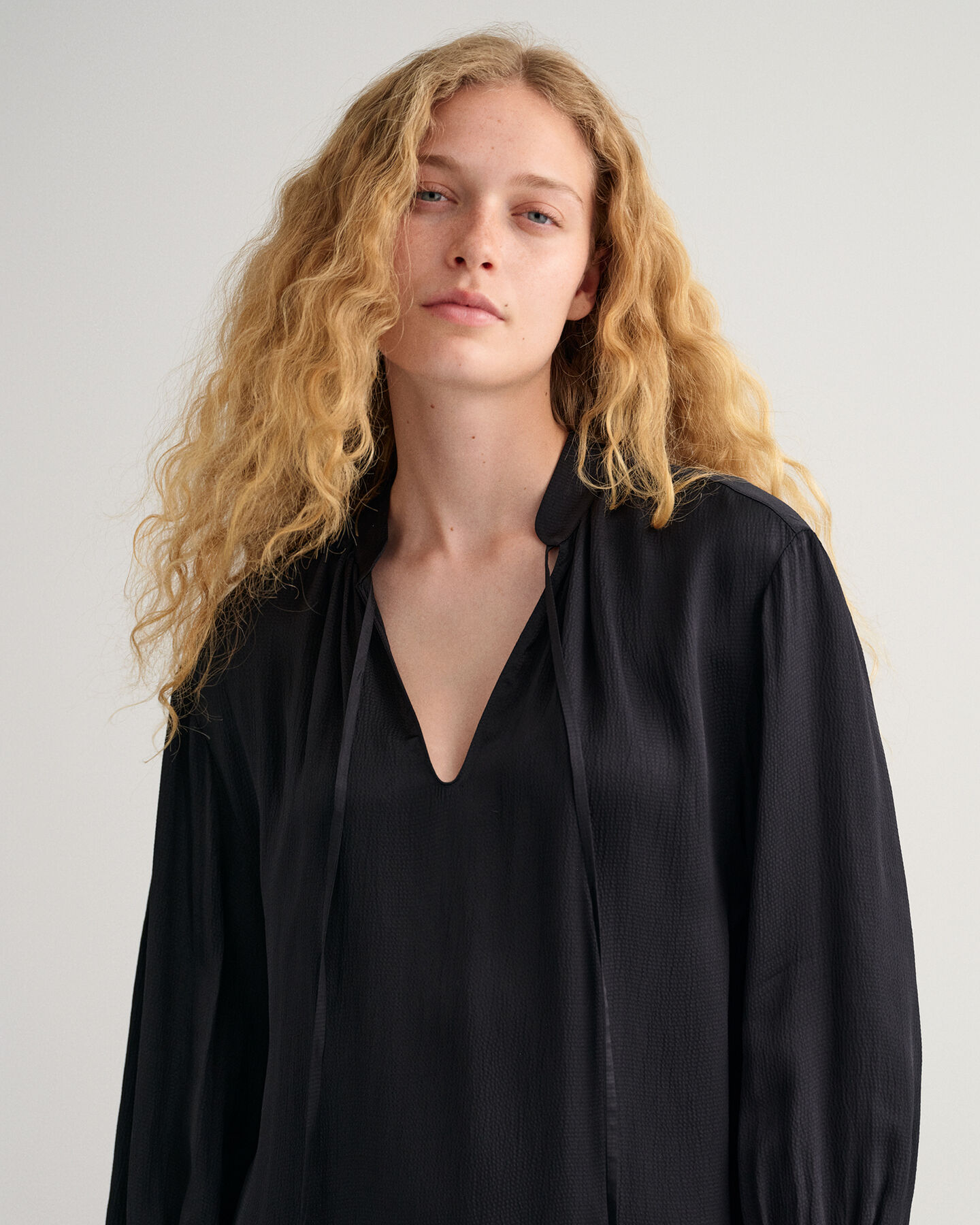 Abito con colletto alla coreana