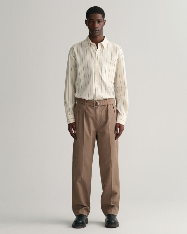 Pantaloni chino con piega e cintura