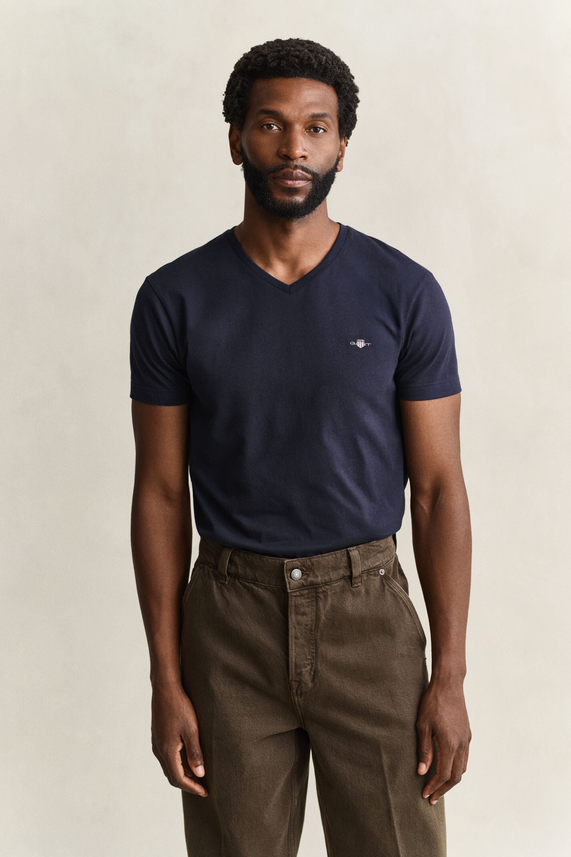 T-shirt Shield con scollo a V