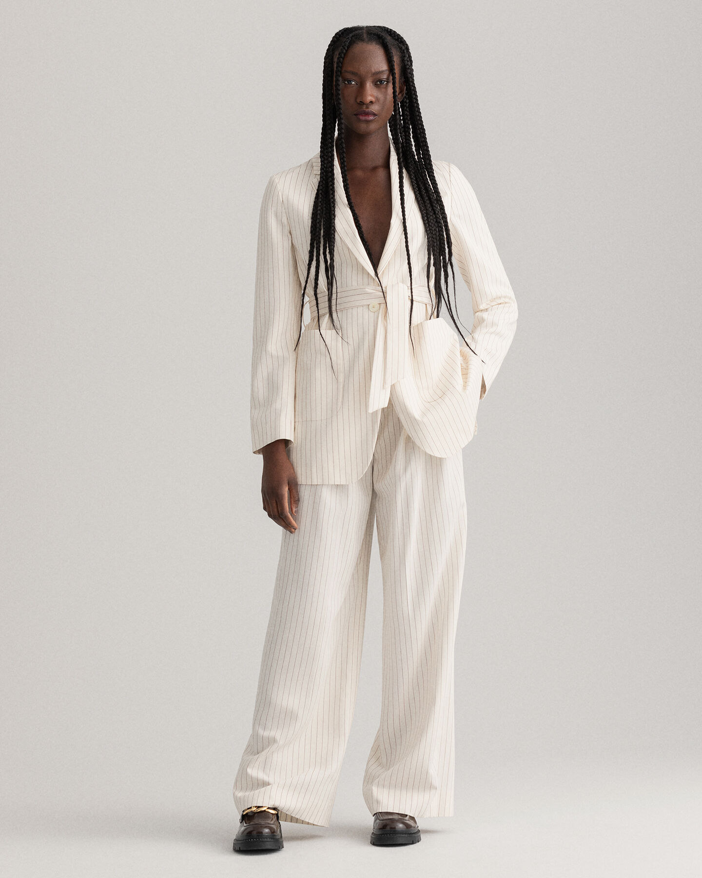 Blazer gessato con cintura