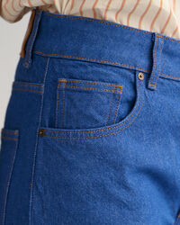 Jeans blu acceso a gamba larga