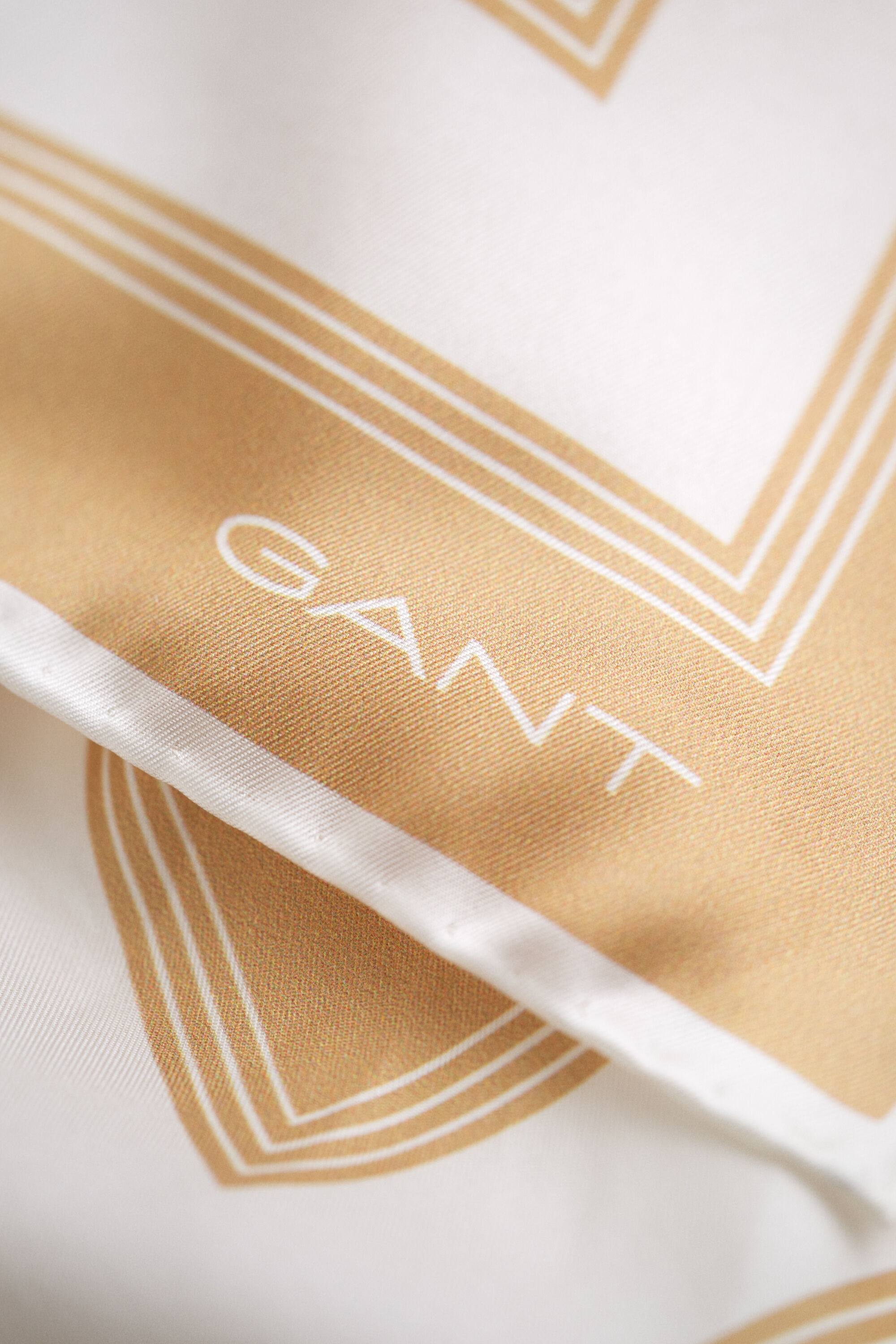 Foulard di seta con monogramma