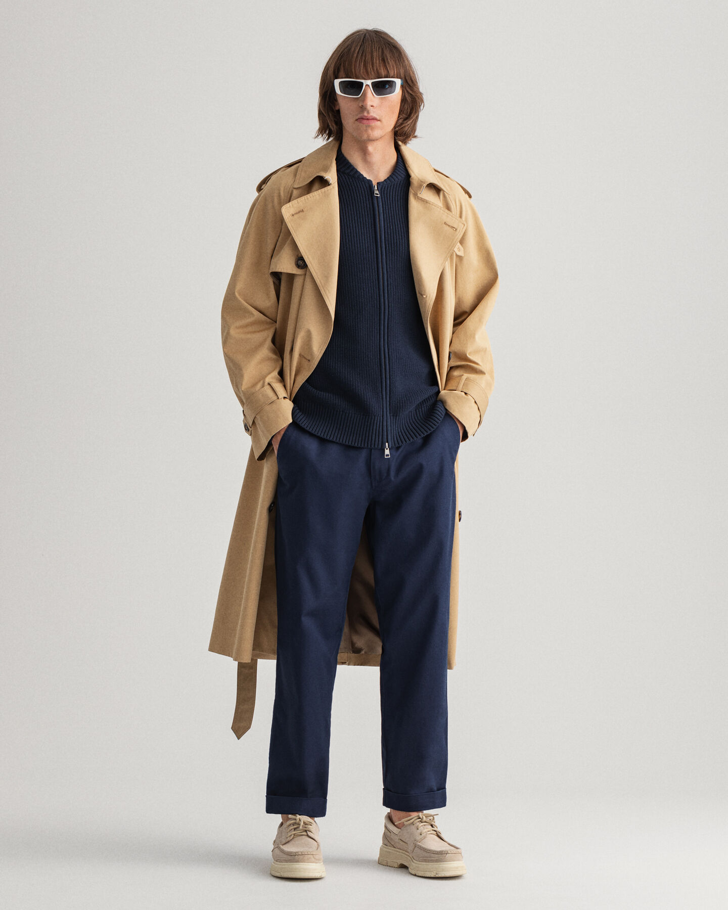 Pantaloni chino in cotone stretti in fondo