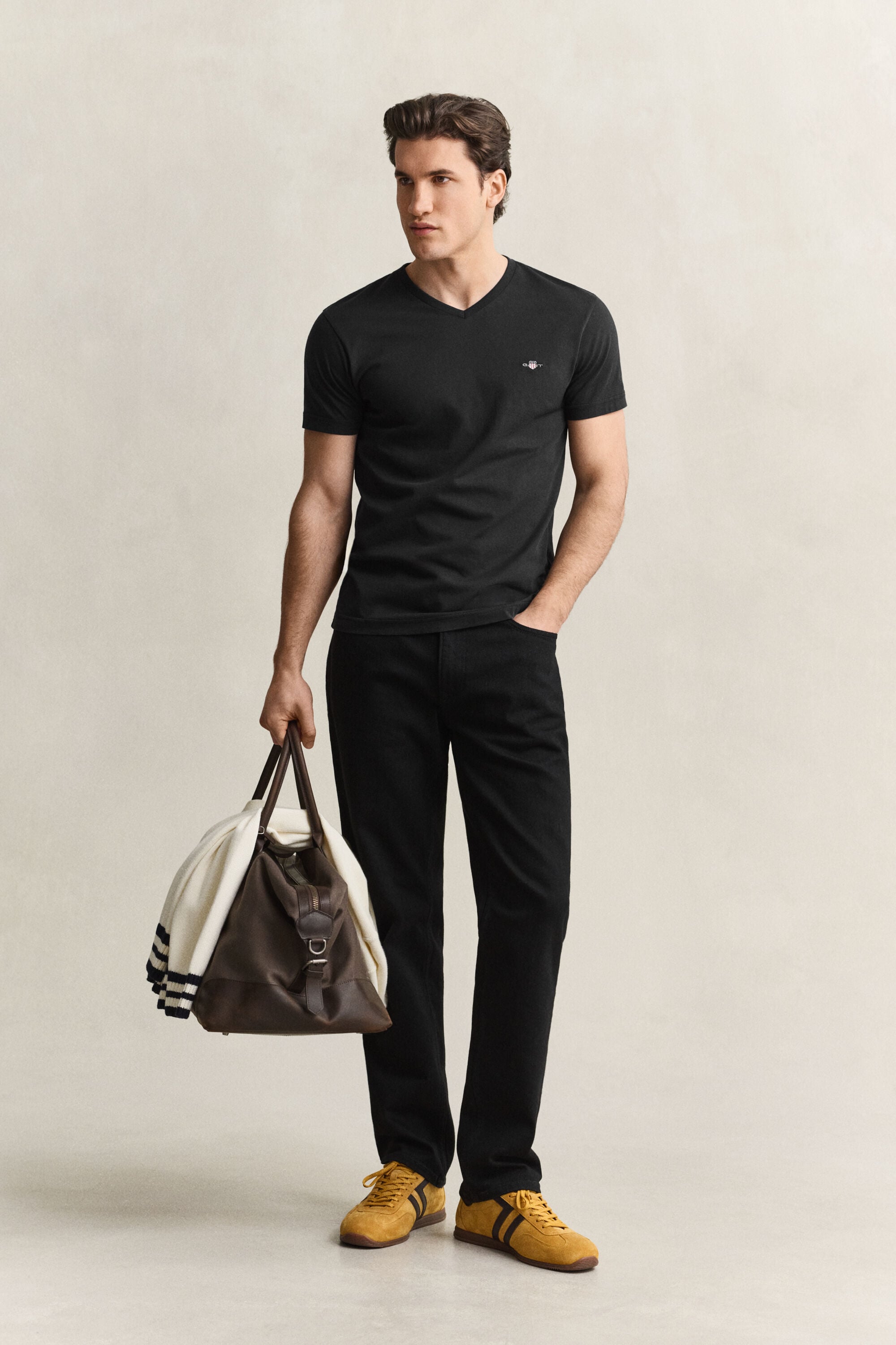 T-shirt Shield con scollo a V