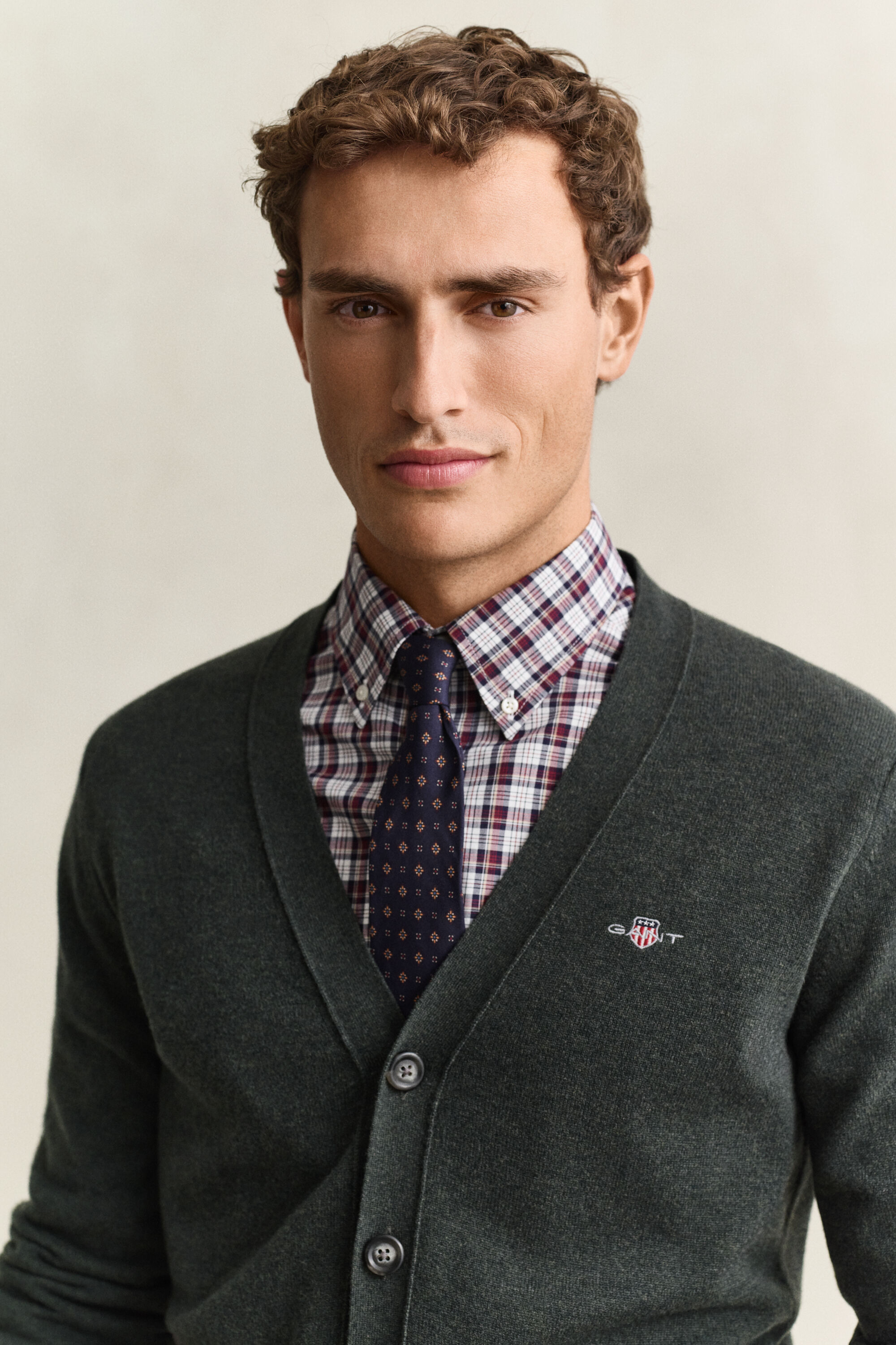 Cardigan con scollo a V in lana d’agnello