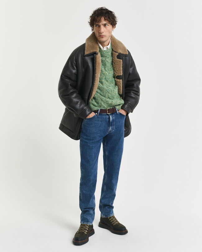 Jeans regular fit con lavaggio uniforme