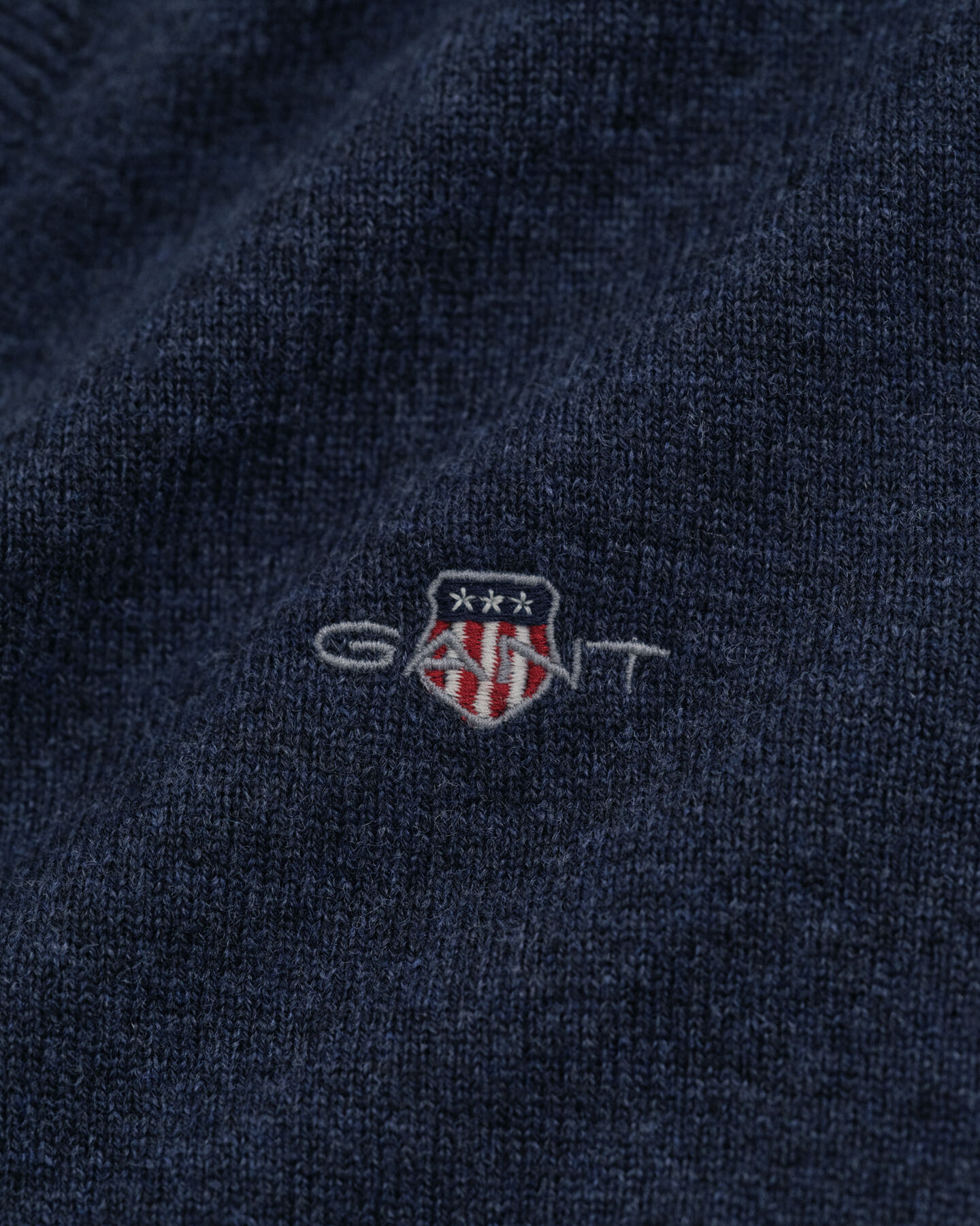 Maglia con scollo a V in finissima lana d’agnello