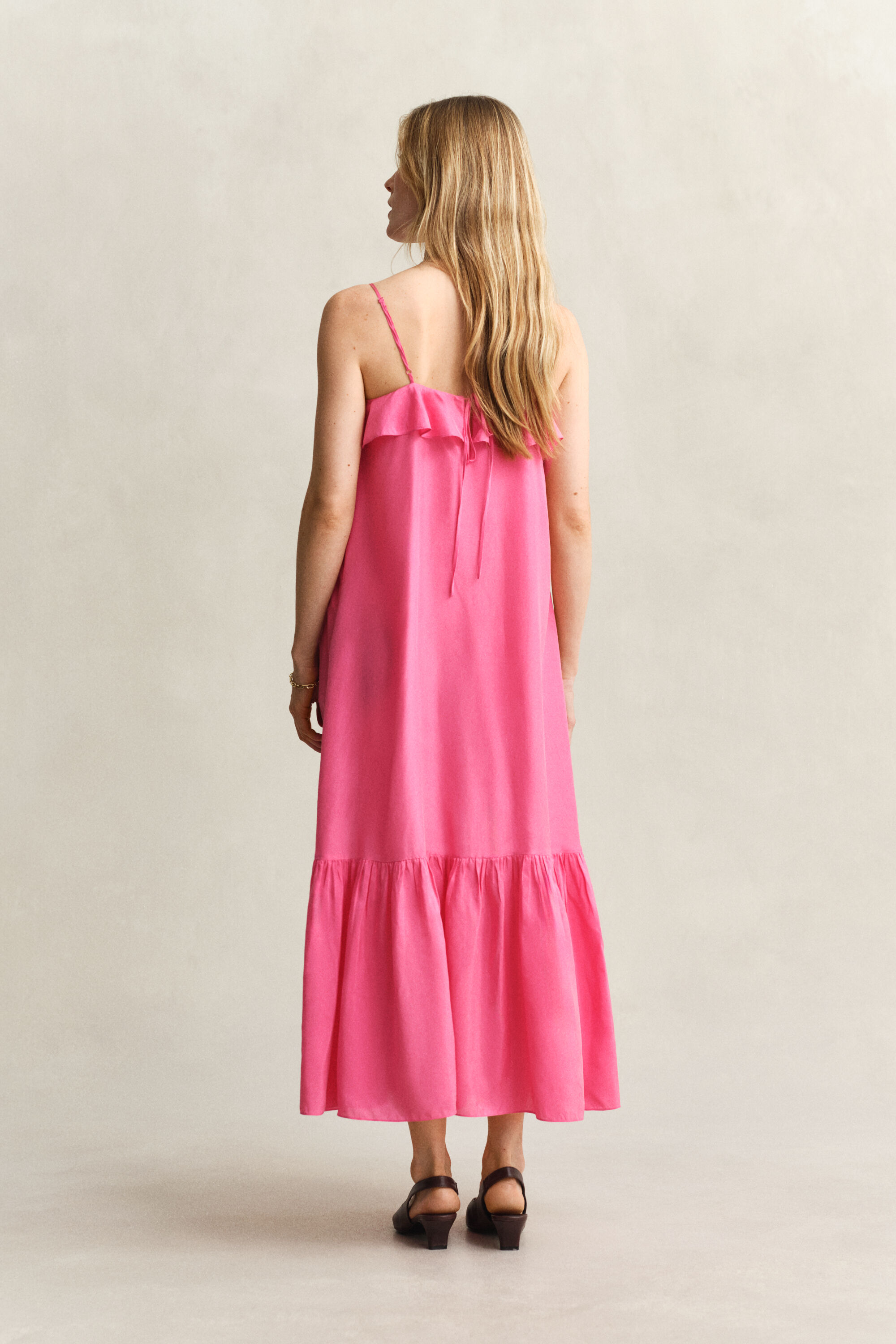 Abito midi in seta con spalline sottili